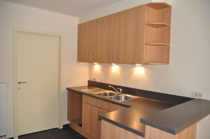 Recent energiezuinig appartement met 2 slaapkamers en garage. foto {{pictureIndex}}