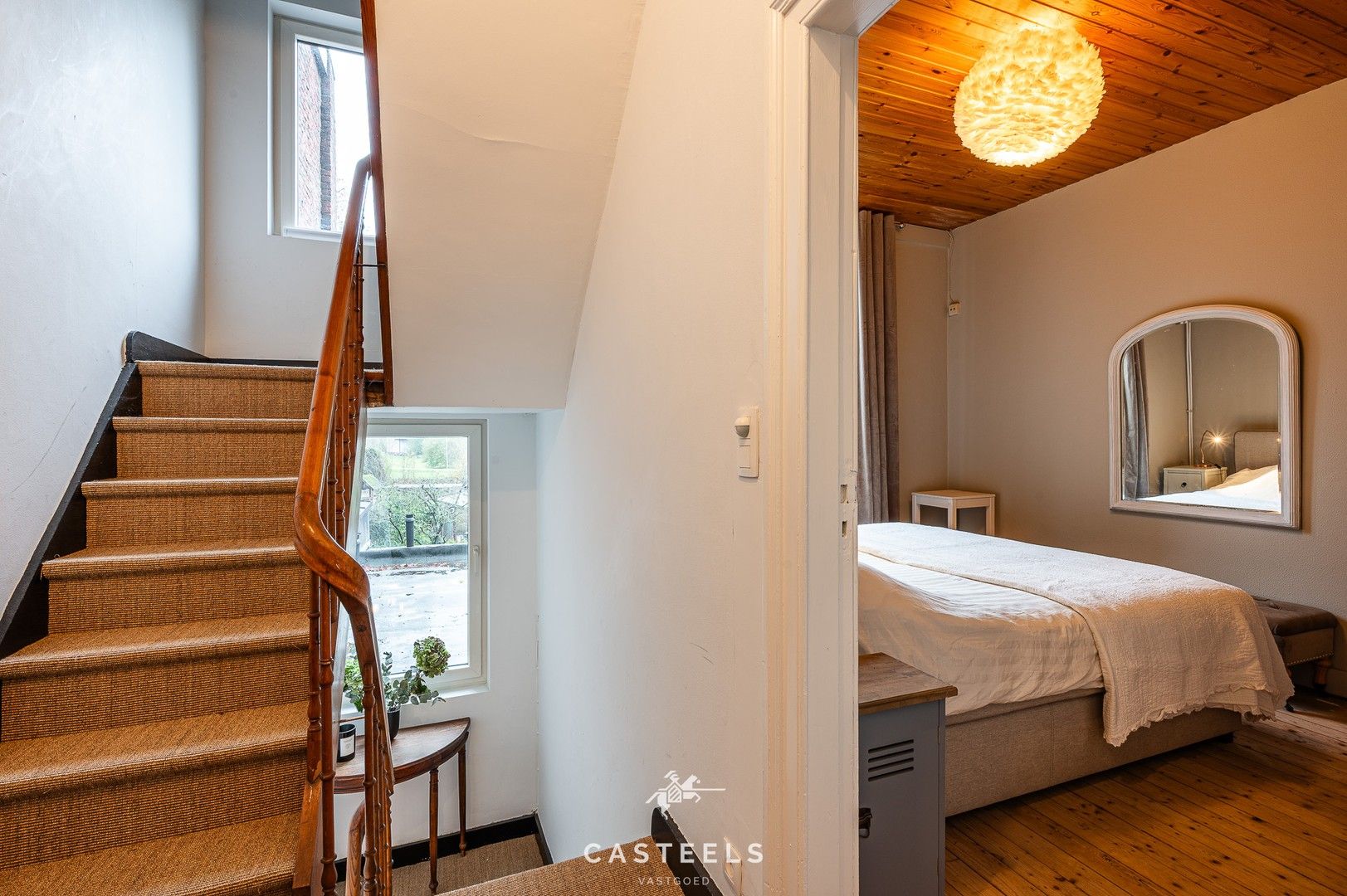 Instapklare stadswoning nabij station Brugge met tuin en studio foto 12