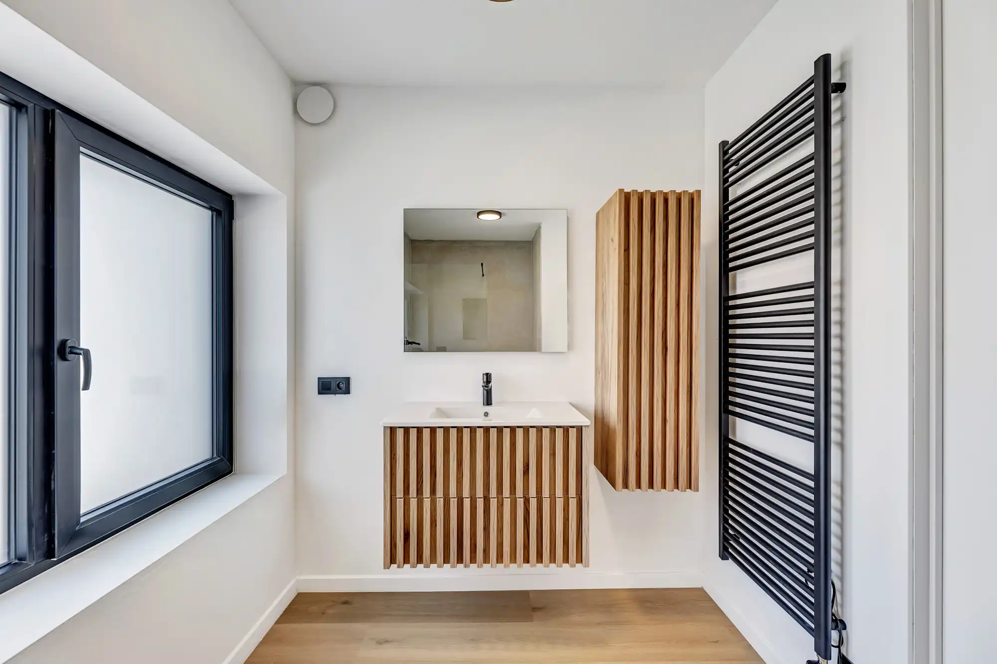 Volledig gerenoveerde woning met 3 slpks en tuin foto 11