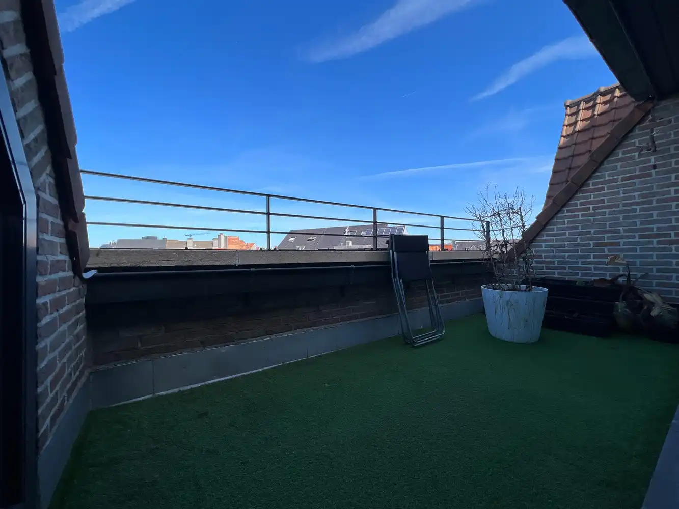 Lichtrijk appartement met 2 slaapkamers + garage foto 13