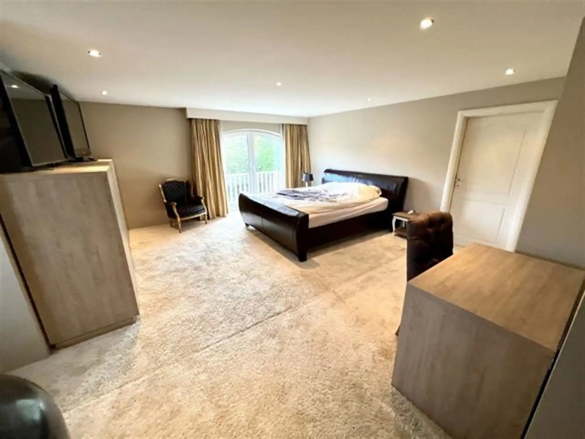 Prachtige villa met 9 slaapkamers en buitenzwembad foto 29