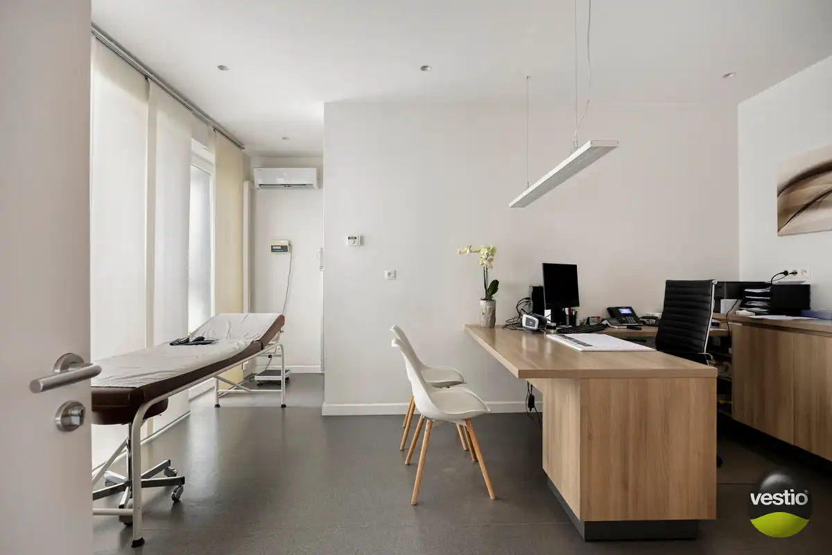 ROYALE WONING MET DOKTERSPRAKTIJK TE BILZEN HOESELT. foto 42