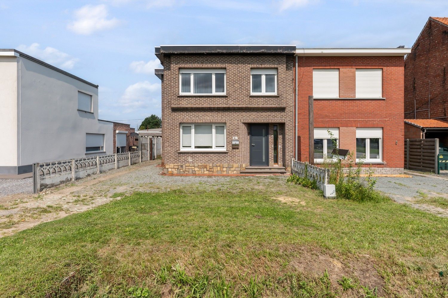 GERENOVEERDE WONING MET BIJGEBOUW foto {{pictureIndex}}