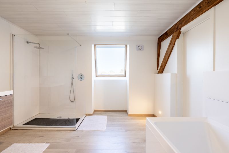 Instapklare woning met grote garage en tuin. foto 12