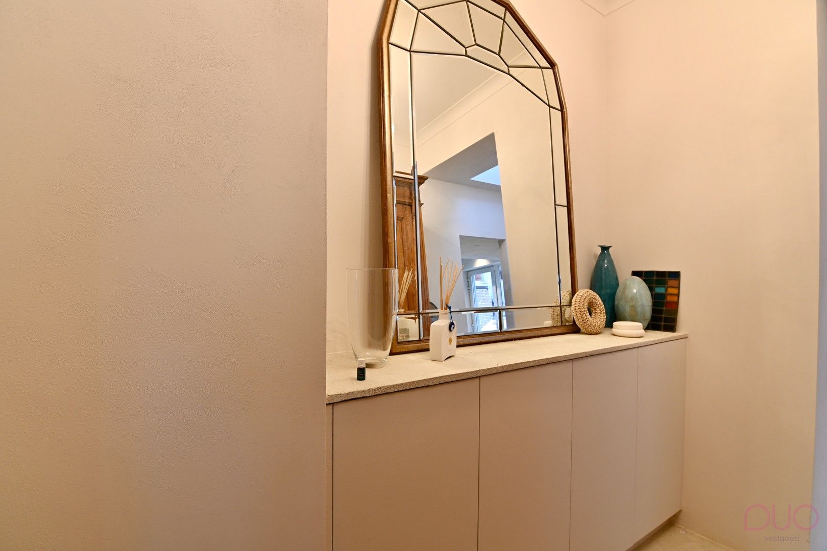 Instapklare woning in hartje Sint-Truiden met dubbele garage en stadstuin foto 8