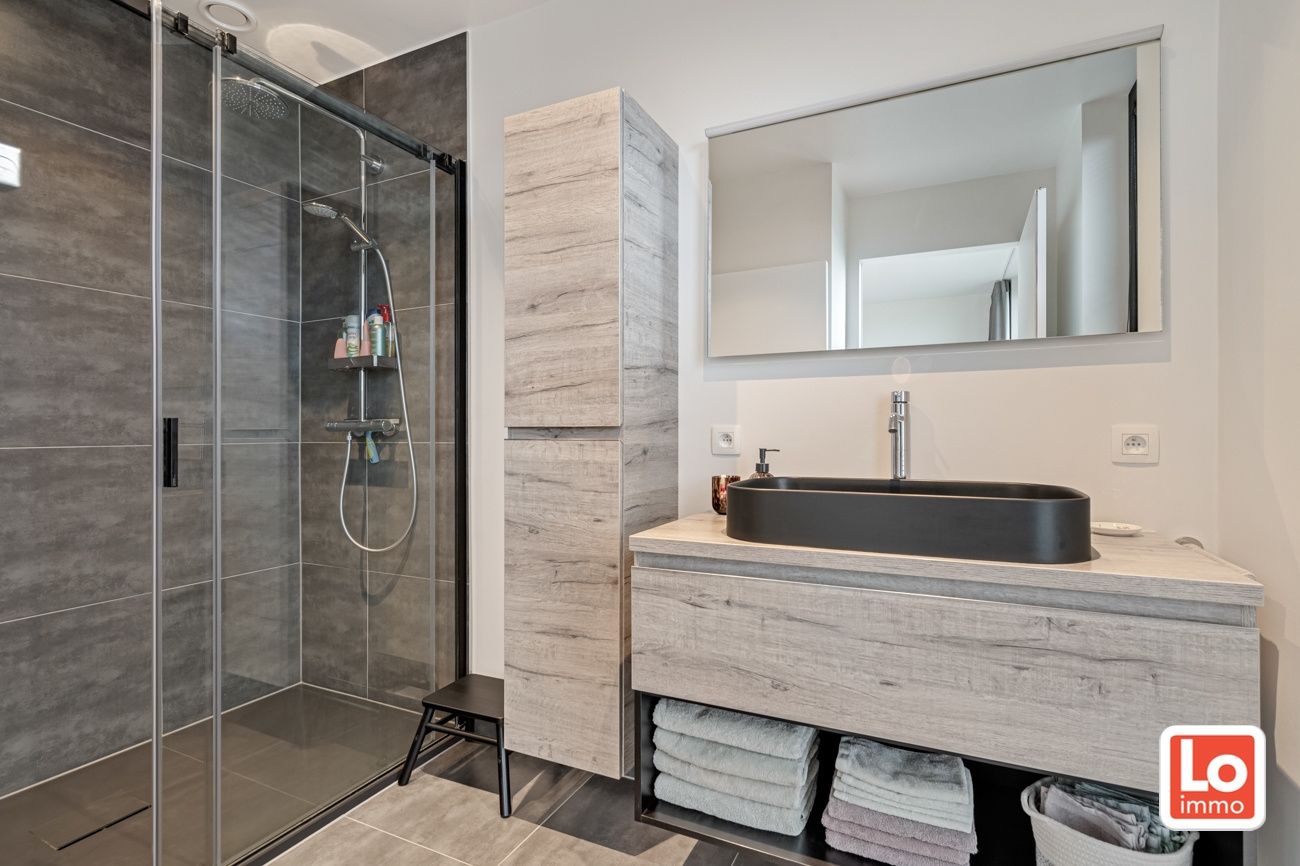 VERKOCHT! Luxe Penthouse met 1 slaapkamer en 2 grote terrassen op een topligging in het centrum van Lochristi! foto 14