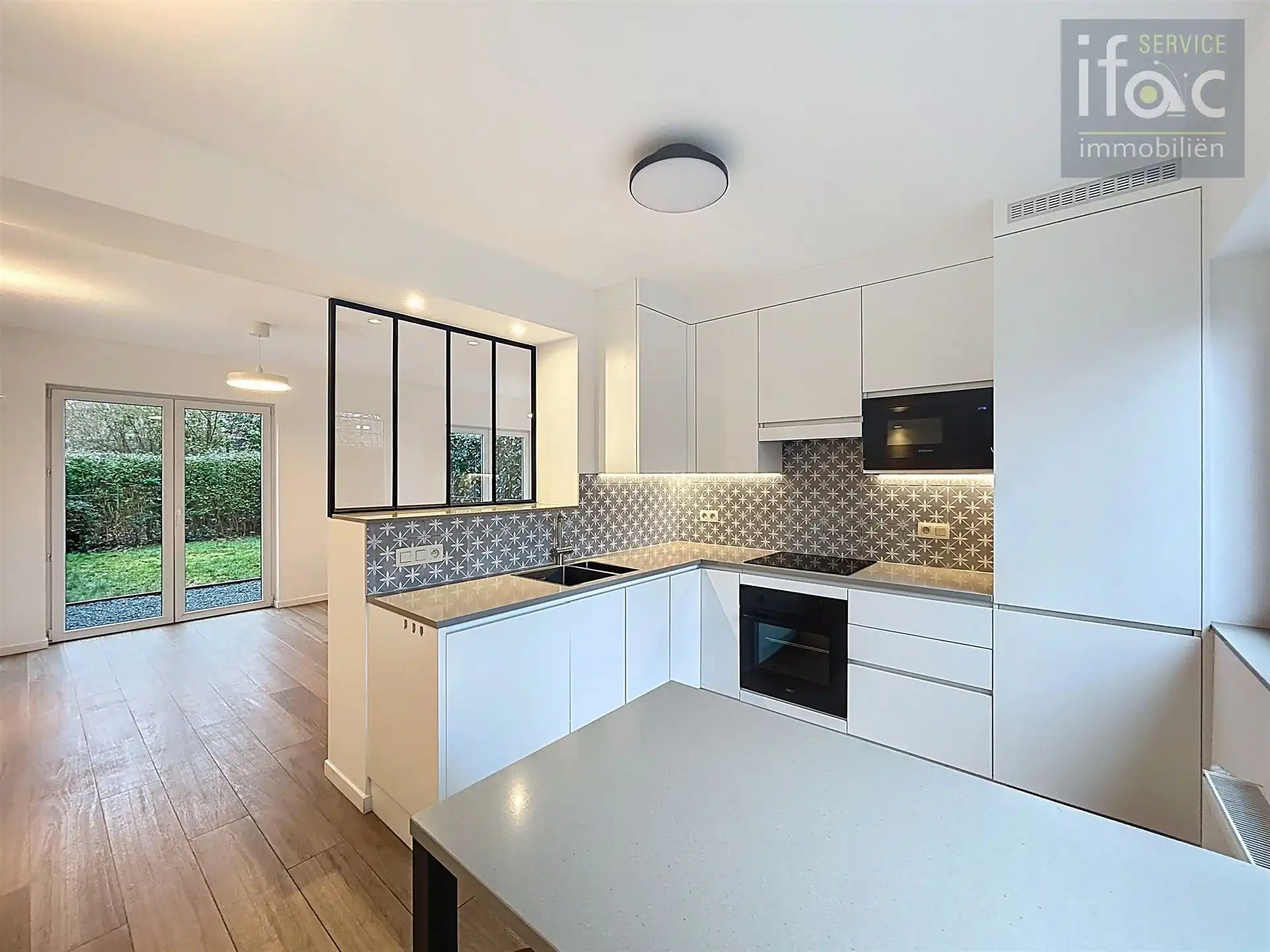 Mooi gerenoveerde woning met 4 slaapkamers en 2 badkamers. foto 5