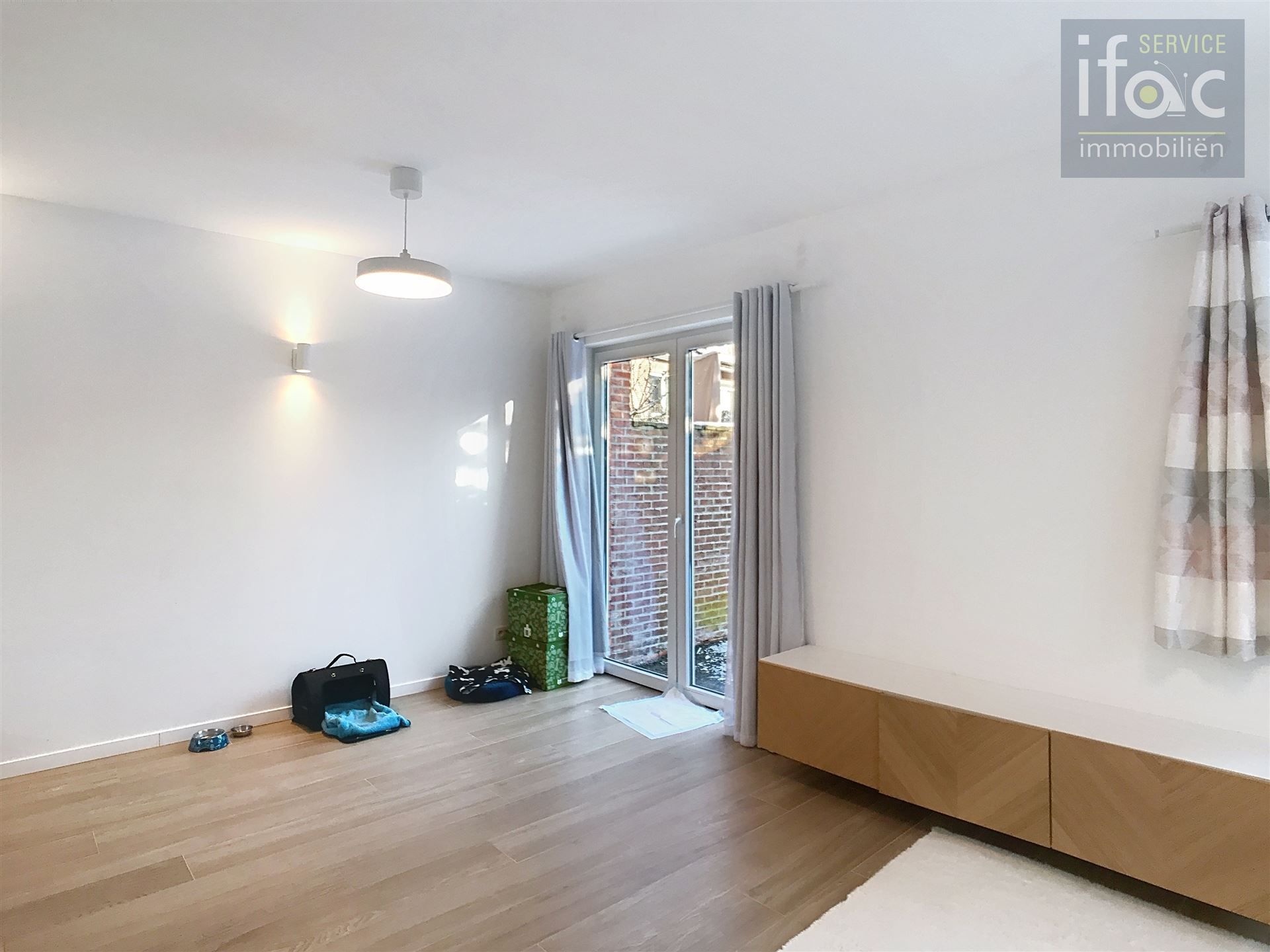 Mooi gerenoveerde woning met 4 slaapkamers en 2 badkamers. foto 5