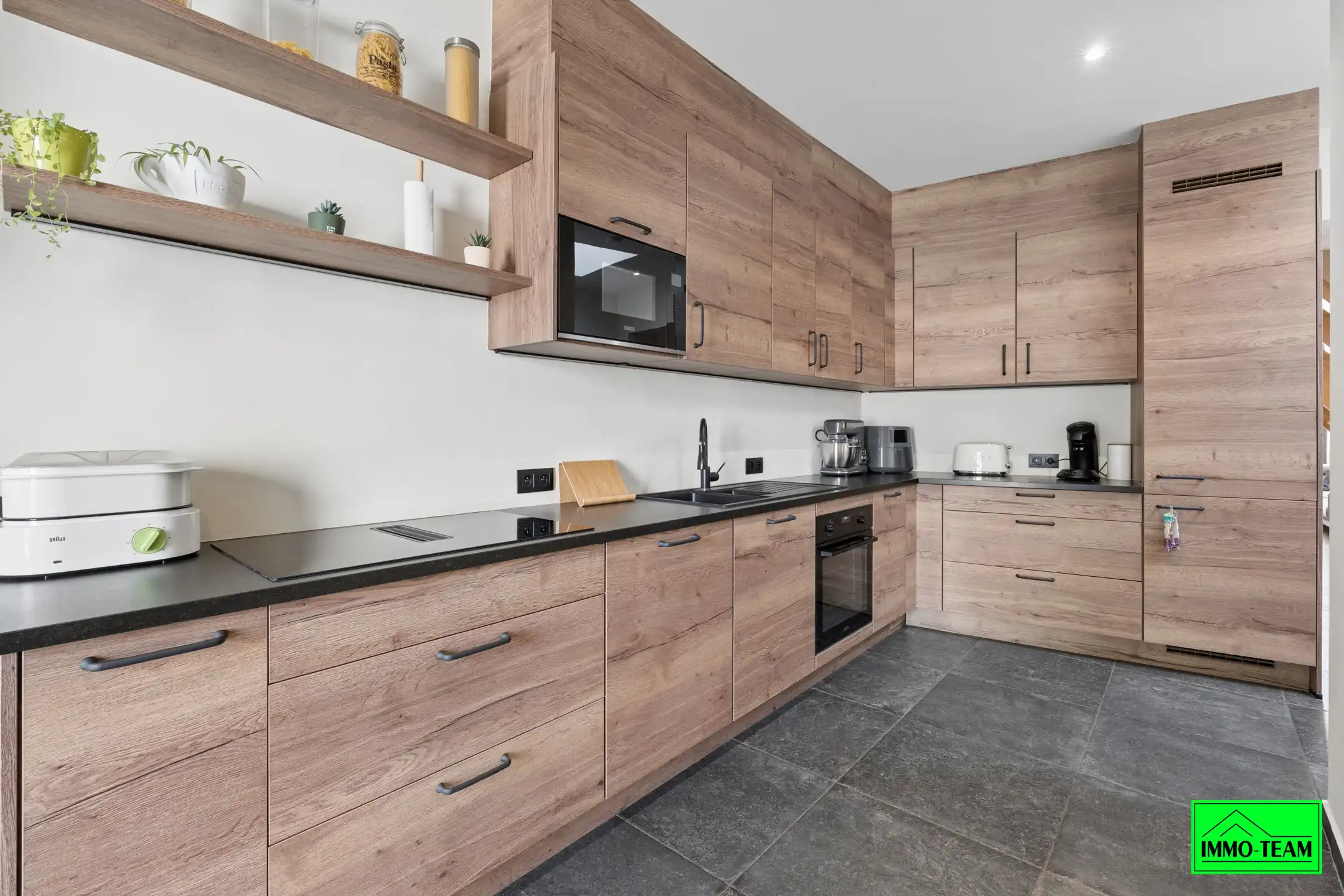 Instapklare gerenoveerde woning nabij het stadscentrum. foto 7