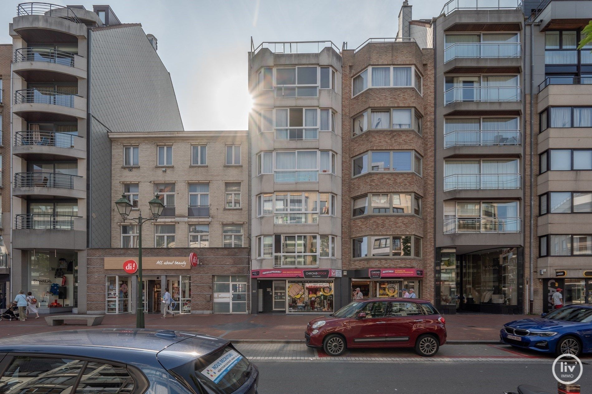 Smaakvol gerenoveerd appartement met mooie gevelbreedte gelegen op de Lippenslaan op enkele passen van het strand. foto 12