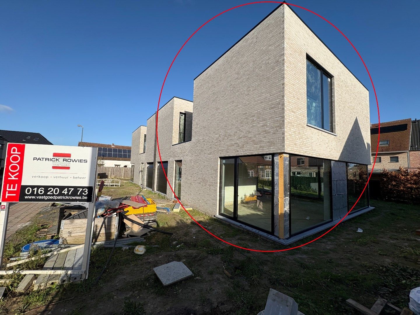 een moderne  nieuwbouw 3-gevel woning op en met grond foto 24