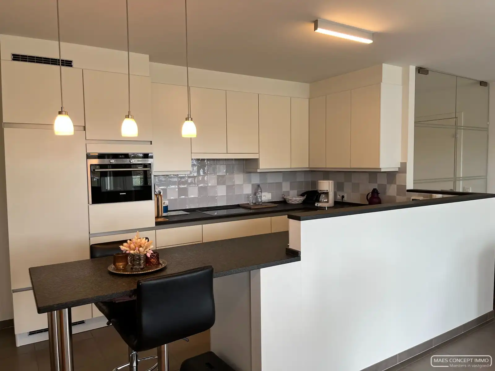 Prachtig recent appartement met afgesloten garage te huur in Anzegem foto {{pictureIndex}}