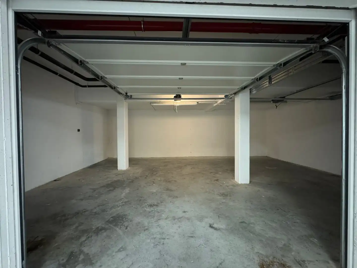 Uitzonderlijke ruime garagebox gelegen te Lispannenlaan aan het Zegemeer te Knokke. foto 4