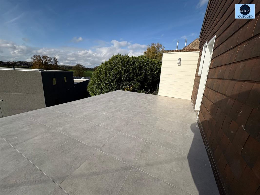 ZEER RUIME WONING MET 4 SLAAPKAMERS EN 2 GARAGES foto 15