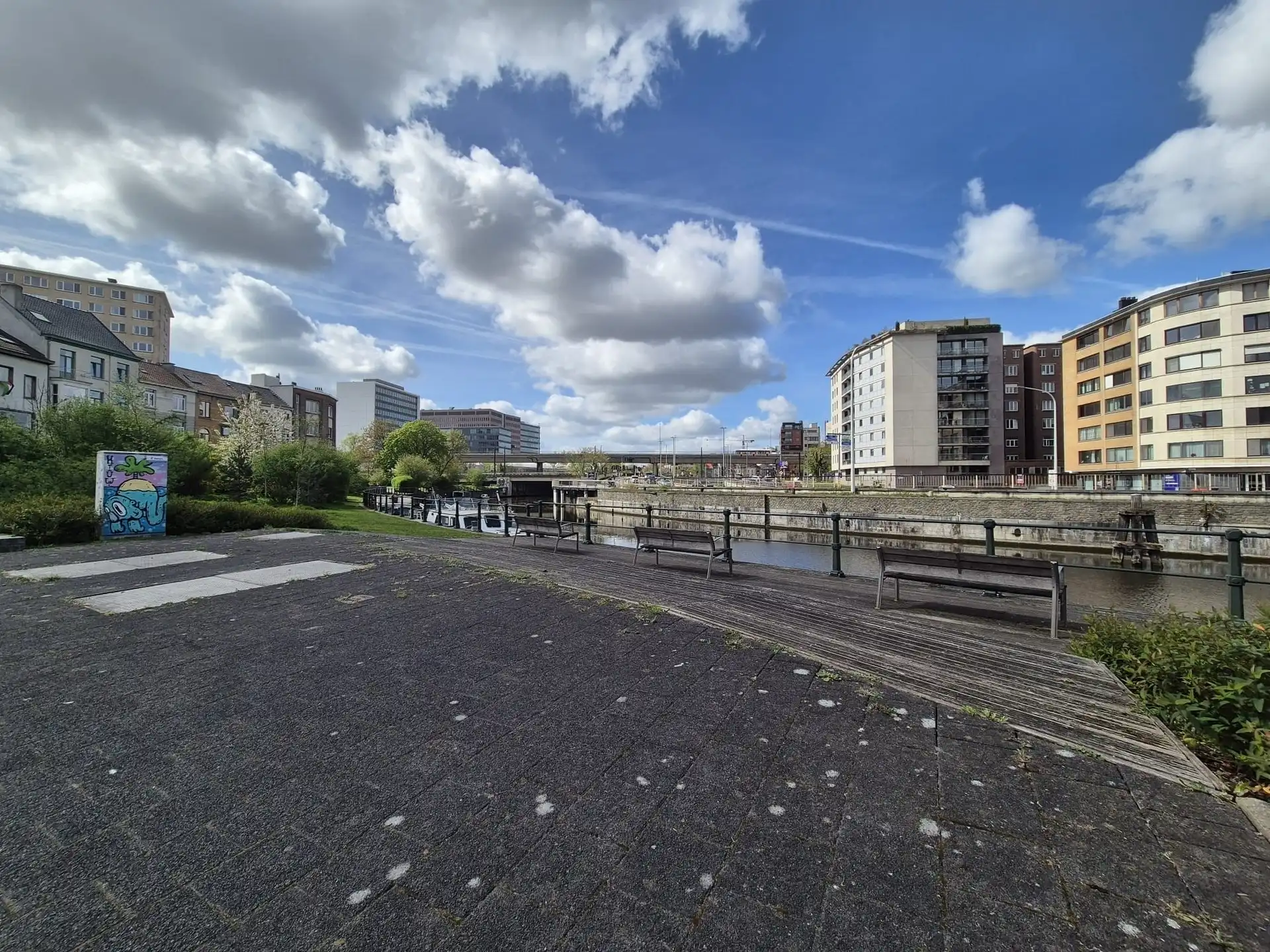 Verrassend ruim gelegen appartment met zicht op het water.  foto 29