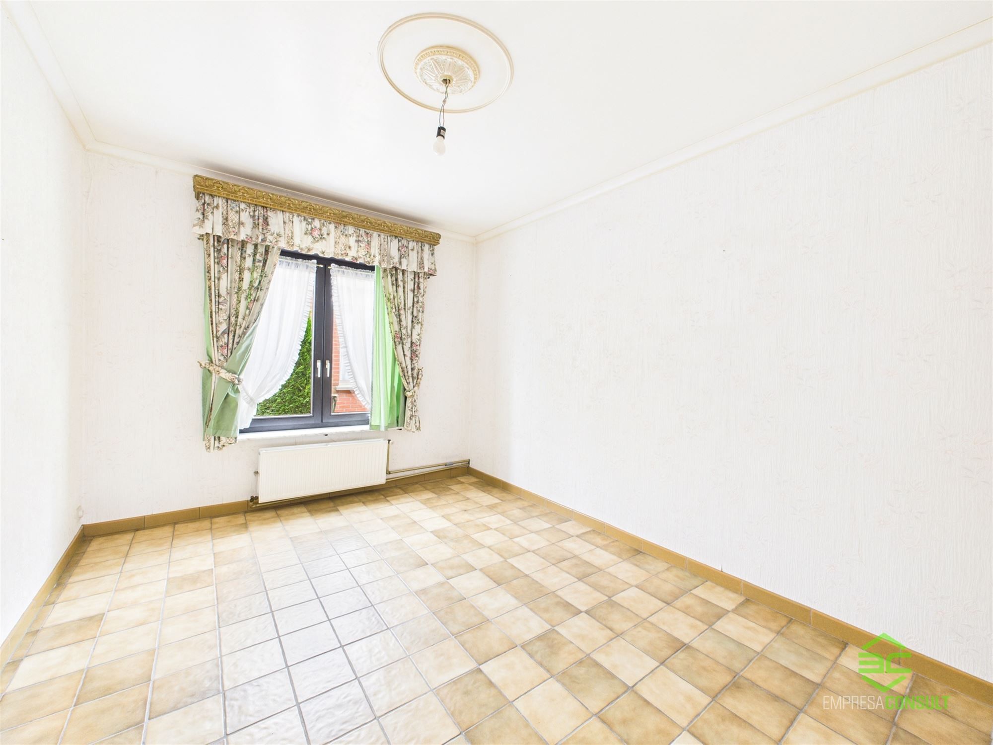 Gelijkvloerse woning in het centrum met 2 slpk en ruime tuinberging! foto 9