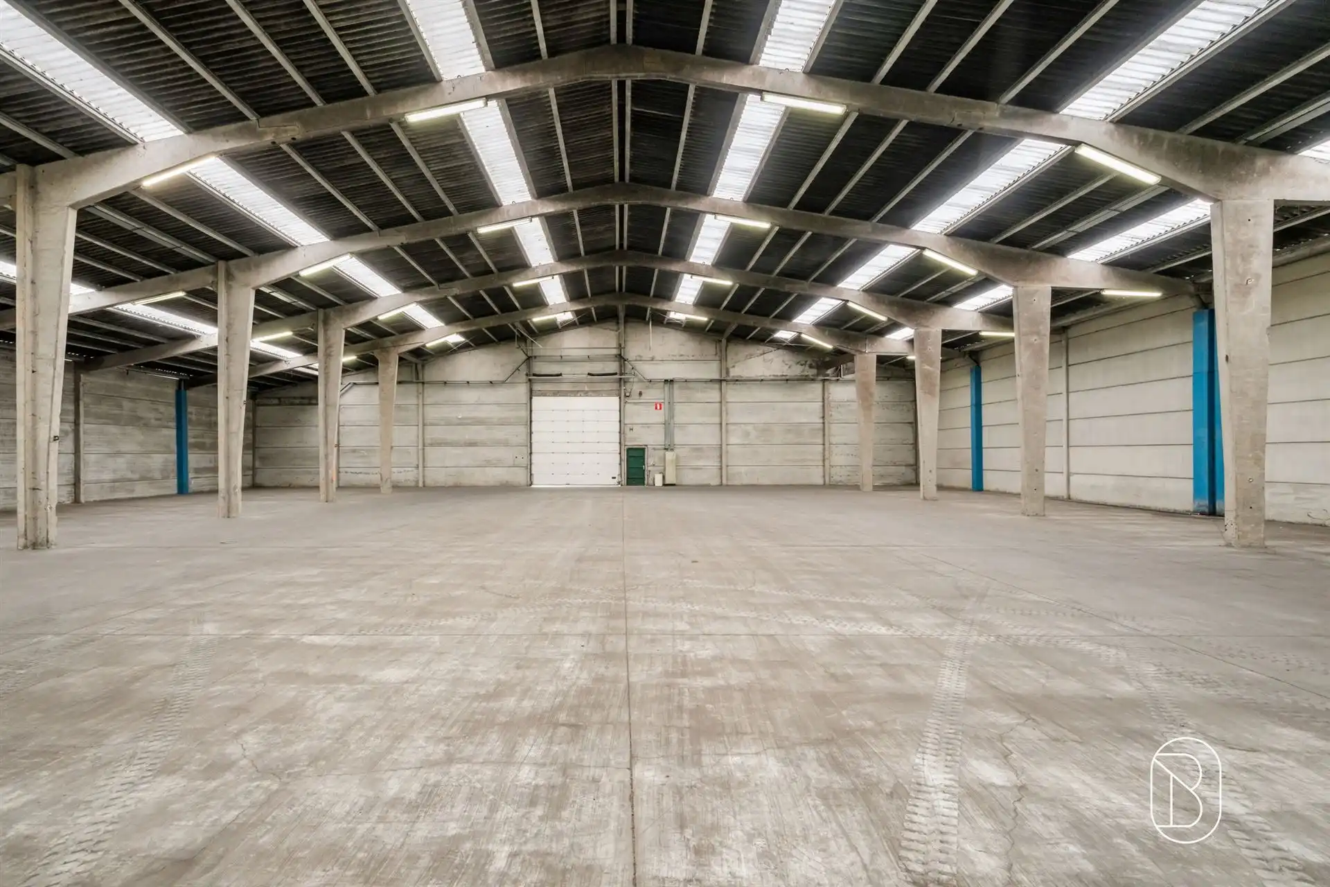 Loodsencomplex met parking, op een centrale ligging  foto 9