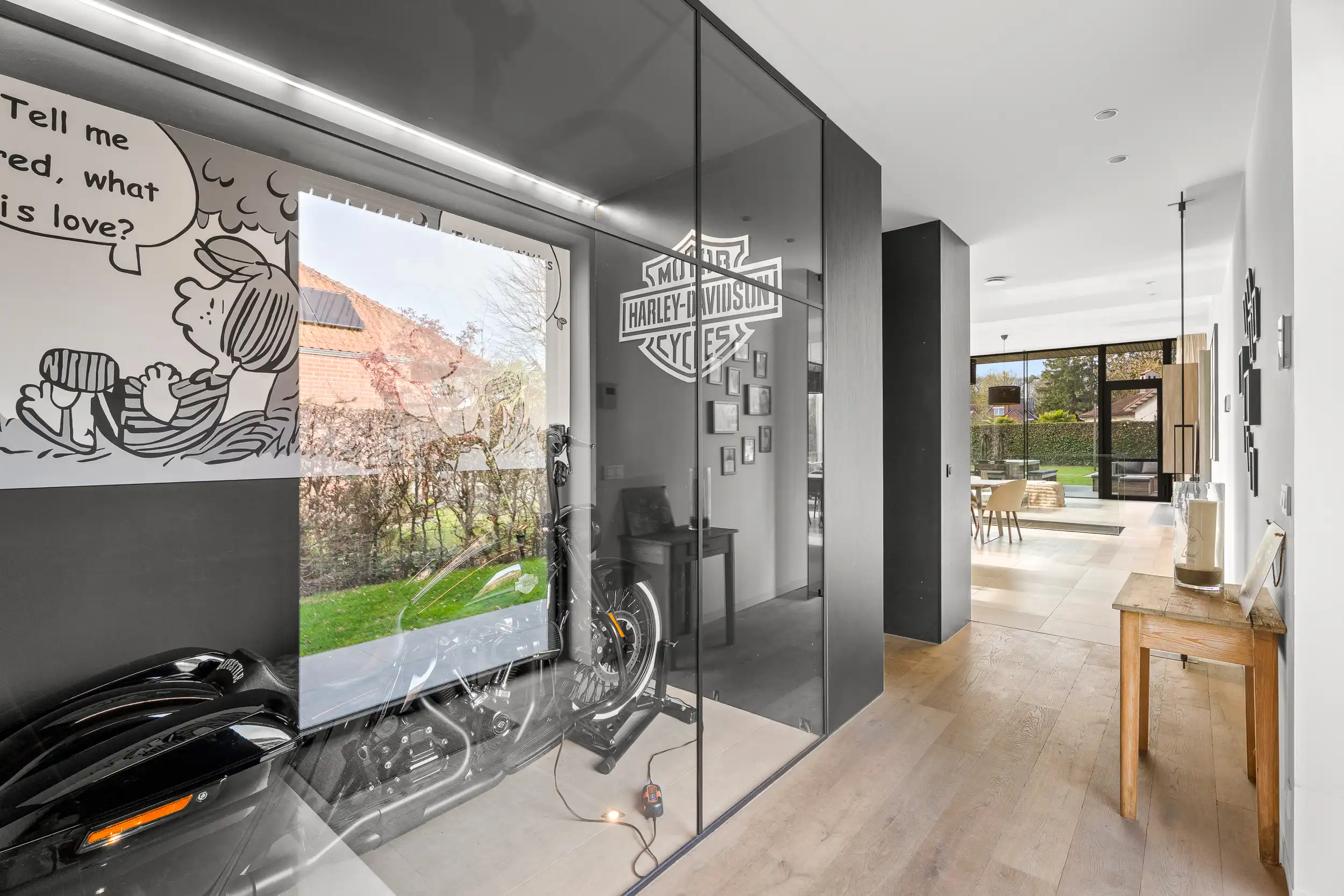 Designvilla in residentiële, doodlopende, woonwijk foto 4