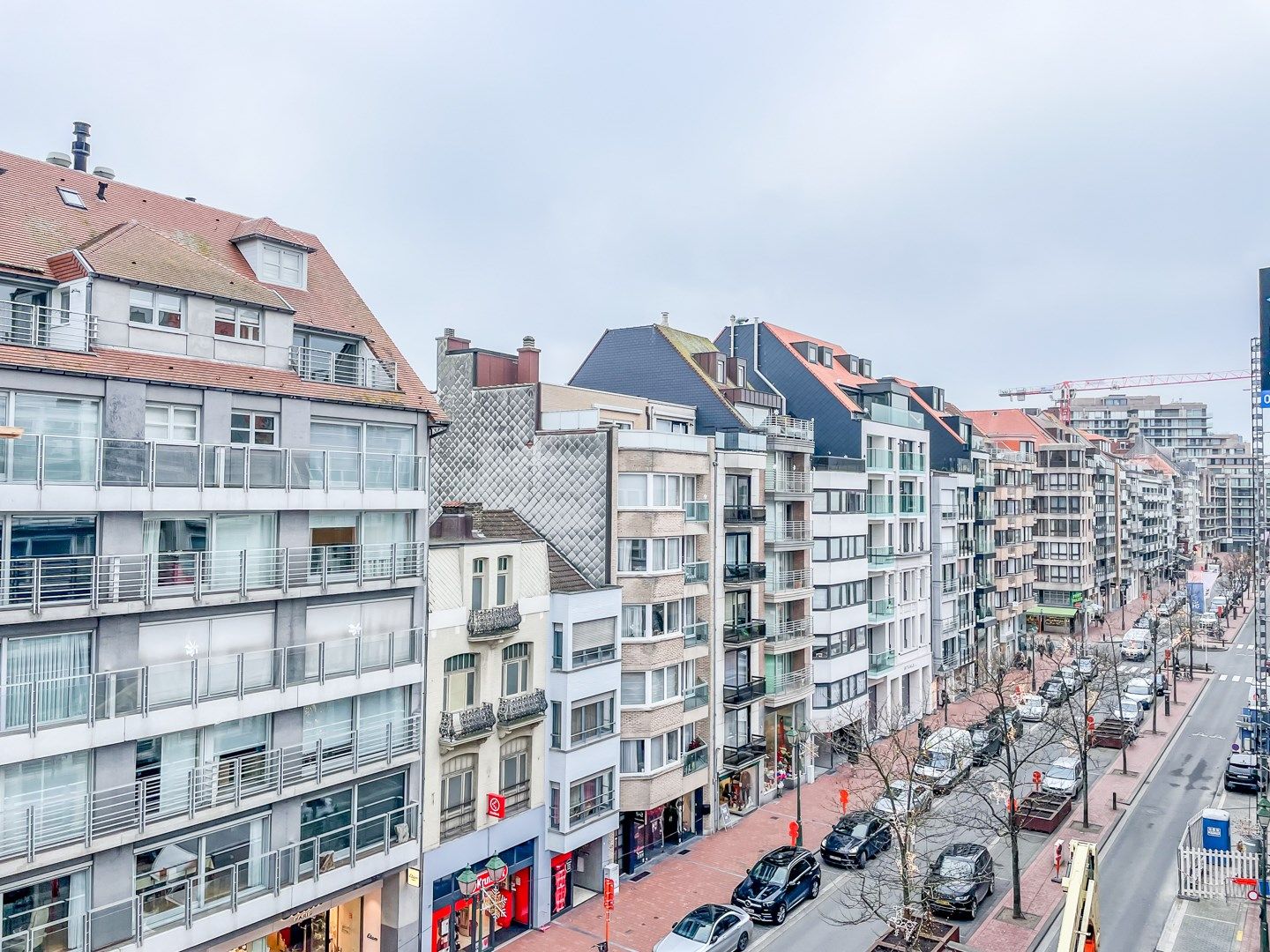 Mooi vernieuwd één slaapkamerappartement gelegen aan de zonnekant van de Lippenslaan. foto 5