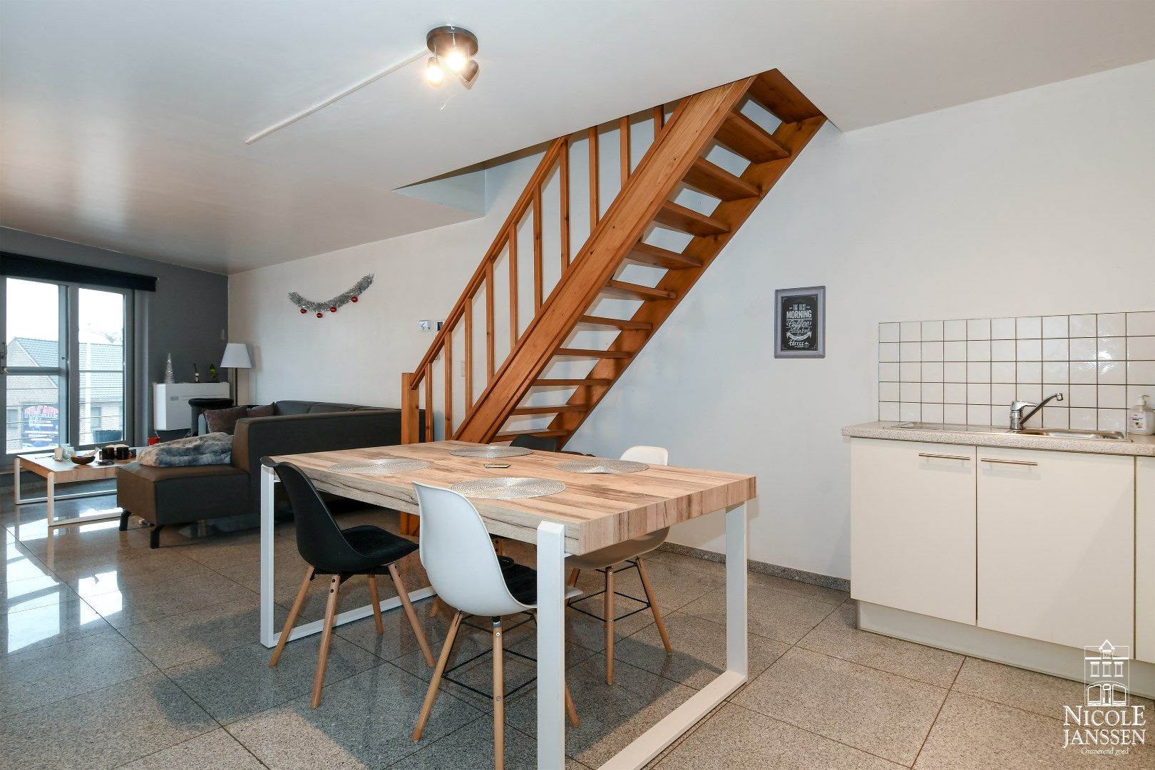 Instapklaar duplex-appartement van 76m² met terras, autostandplaats en kelder foto 6