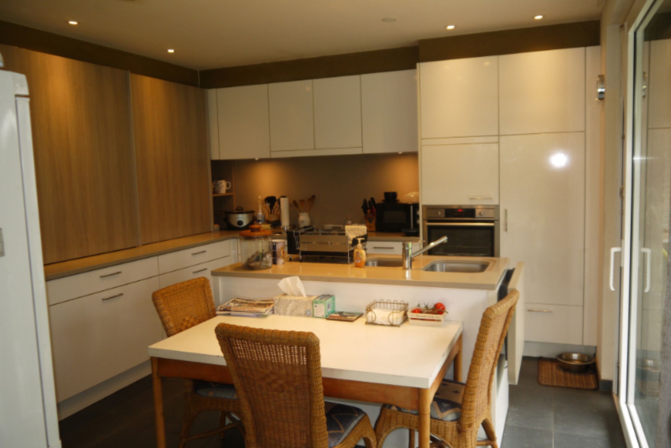 Woning in goede staat met garage op topligging foto 4