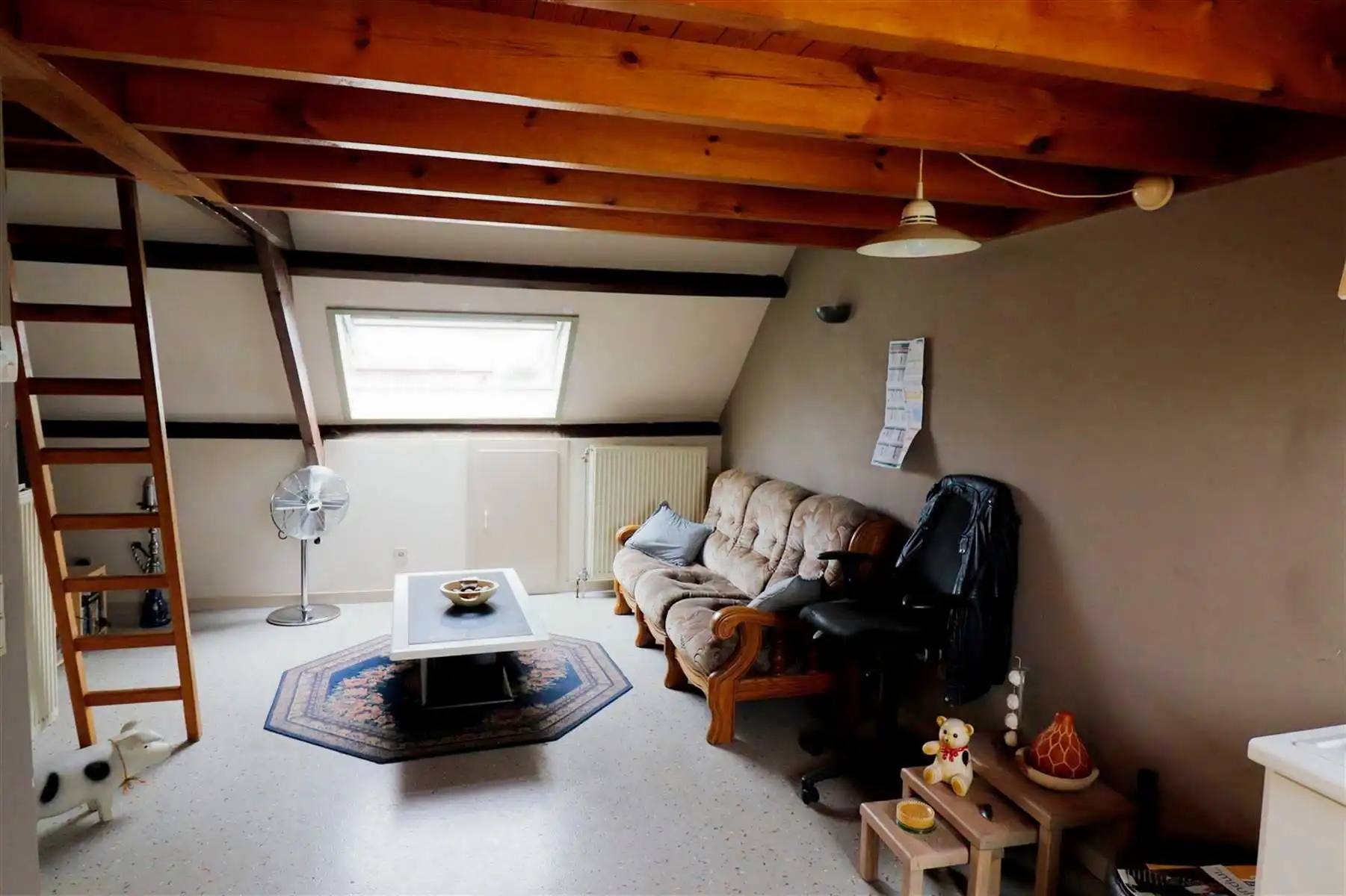 Een dakstudio op de tweede verdieping rechts met garage. foto 2