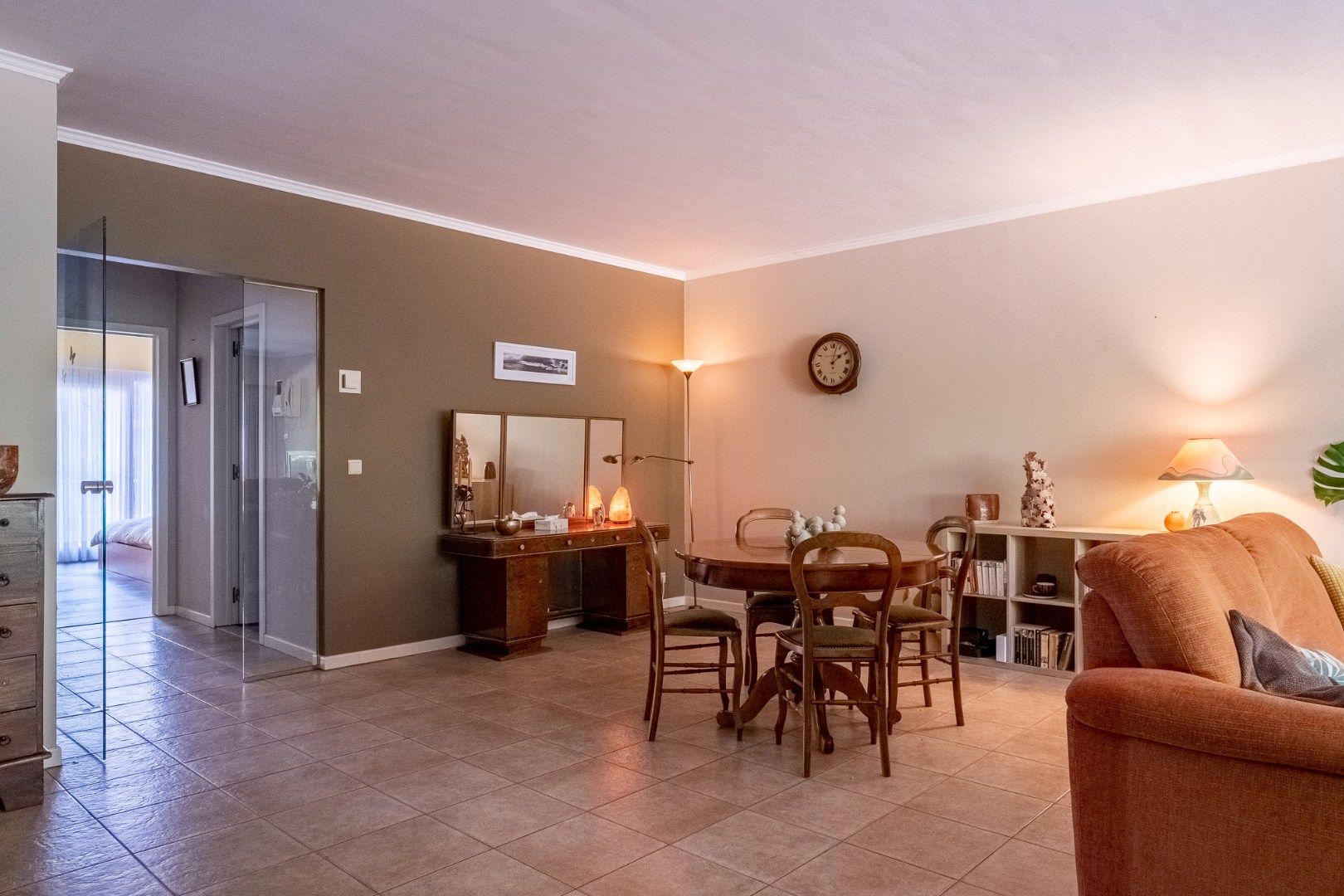 Gelijkvloers appartement met twee slaapkamers foto 3