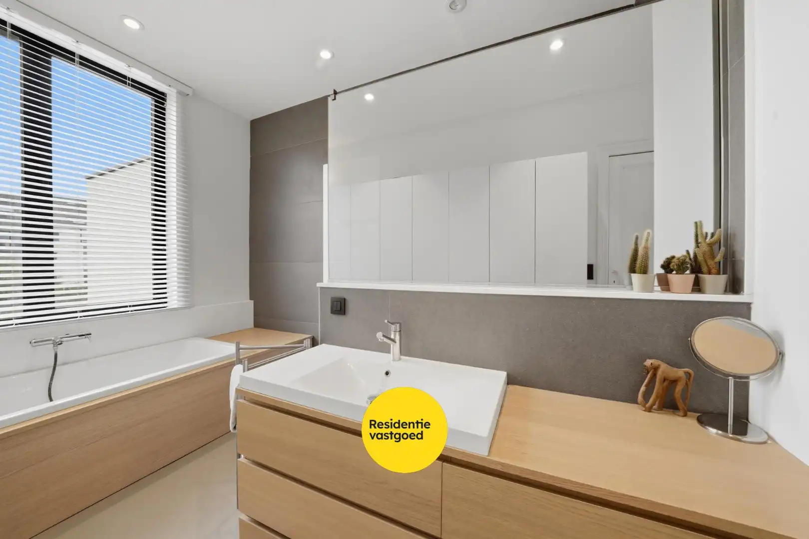 Volledig gerenoveerde woning met zonnige buitenruimte foto 21