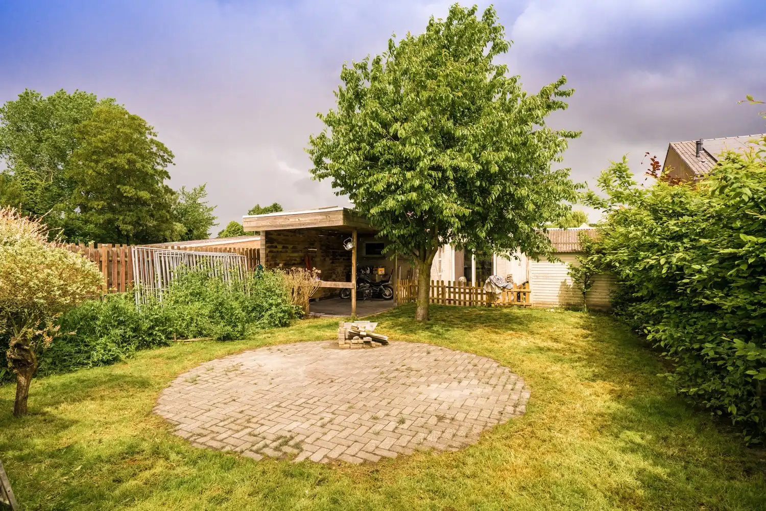 Halfopen bebouwing in landelijke omgeving met ruime tuin foto 5