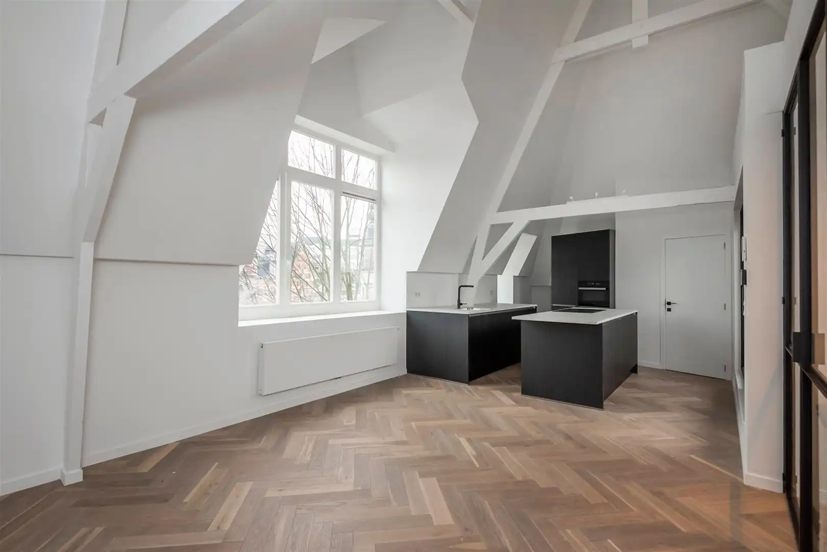 Majestueus burgerhuis met studio foto 27