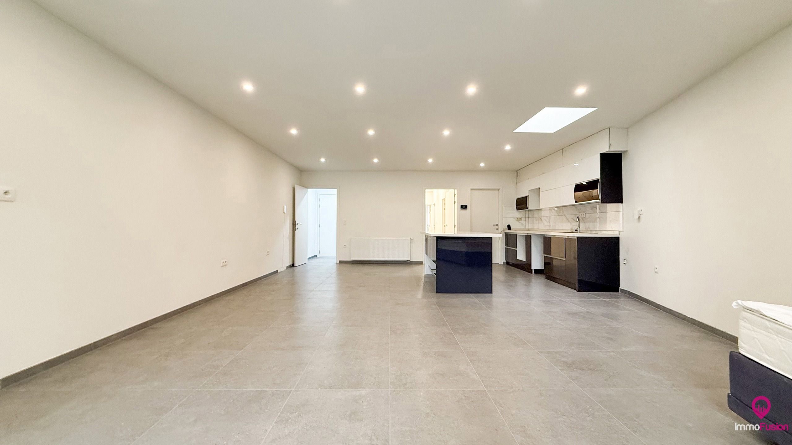 Gelijkvloers appartement met terras en kelder in hartje Zolder! foto 5