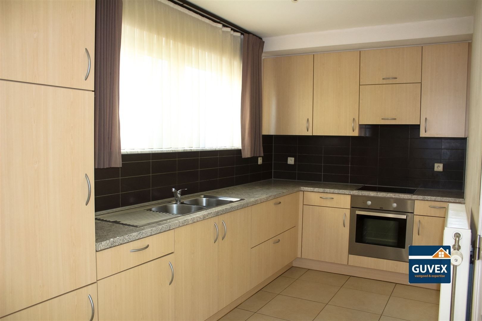 Verzorgd en ruim gelijkvloers appartement te Alken. foto 4