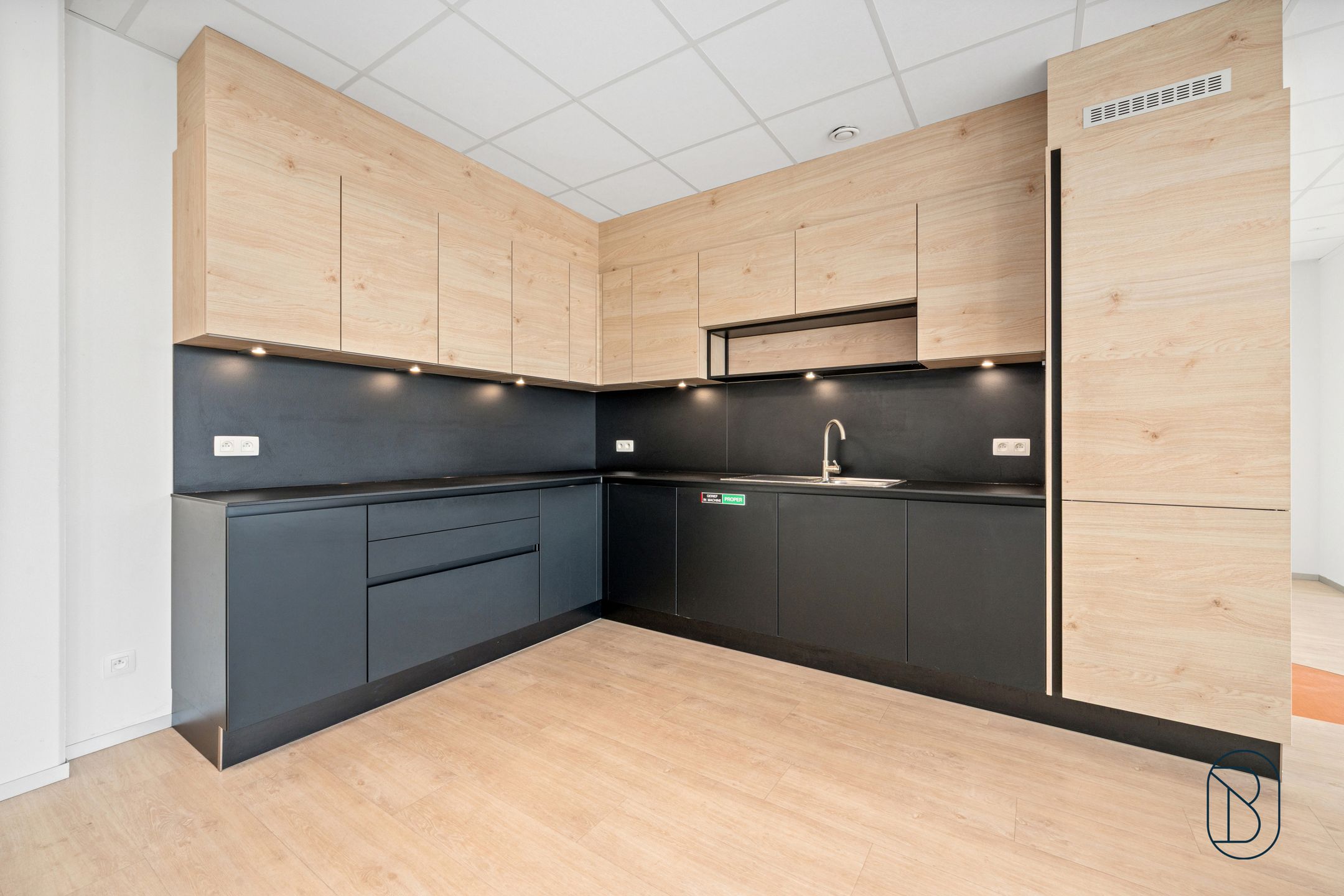 Prachtige kantoren van 1109m2 in een recent bedrijfscomplex foto 11