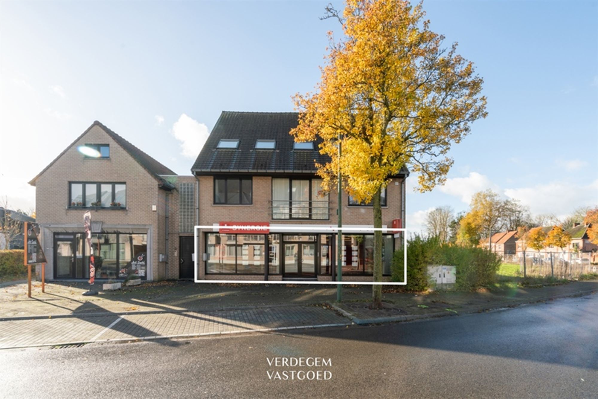 Handelsgelijkvloers van 264m² met hoge visibiliteit en goed rendement foto {{pictureIndex}}