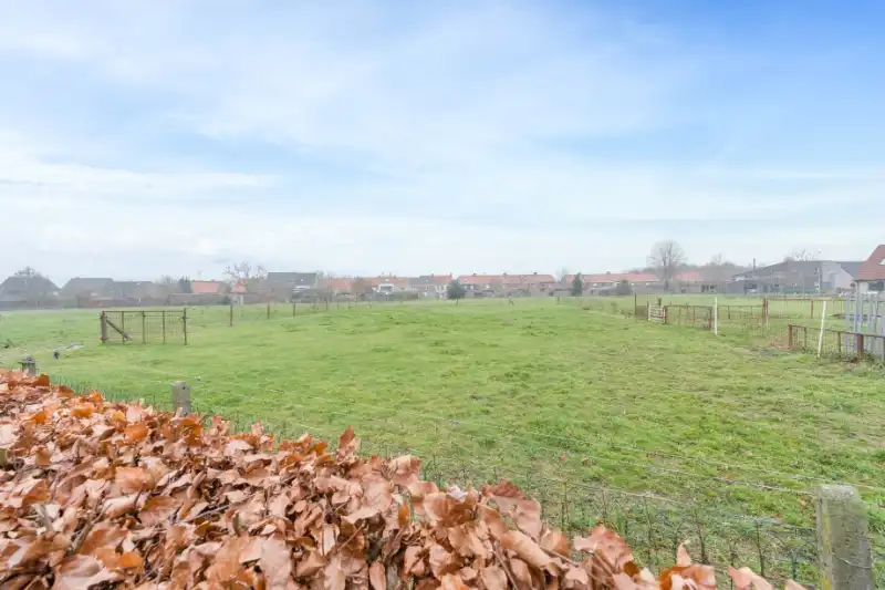 Roeselare-Hoogleedsesteenweg. Bouwgrond van +/- 875m2, sloop -en wederopbouw kan aan 6% btw onder voorwaarden. Ideaal voor VILLABOUW, PRAKTIJK, KANTOOR... op topligging. Goede passage! foto 8