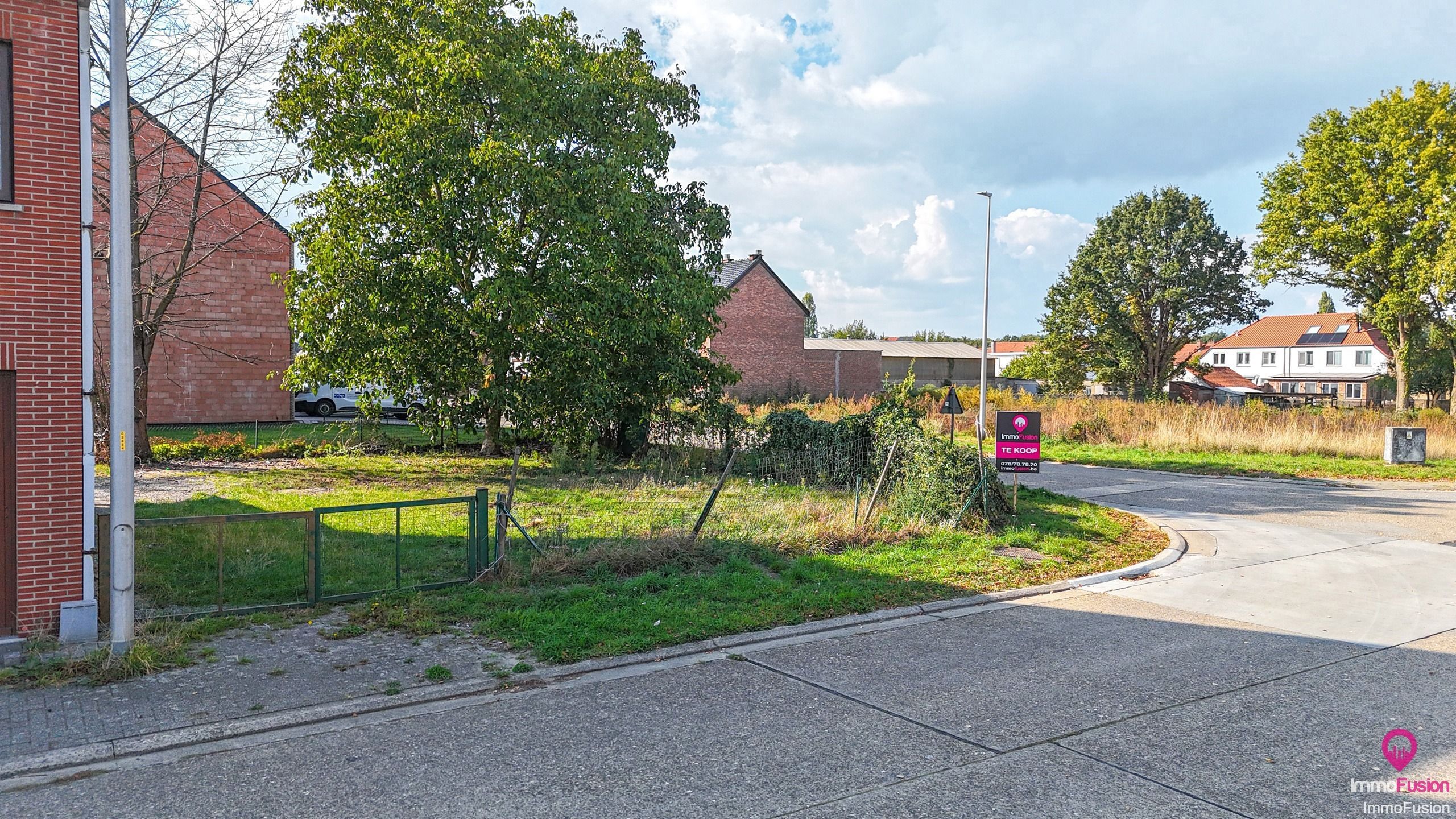 Rustig gelegen bouwgrond voor HOB  foto {{pictureIndex}}