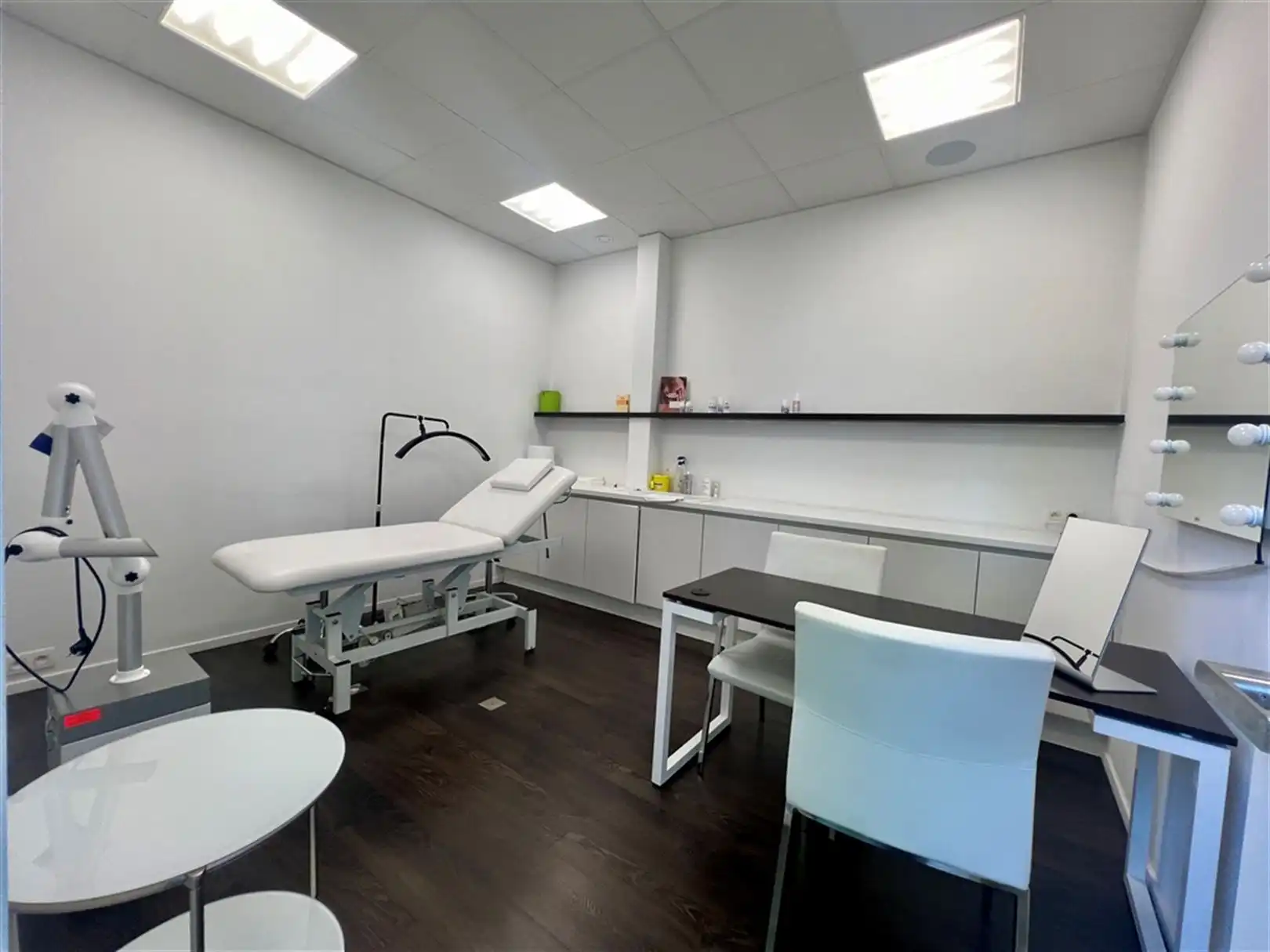 Modern gelijkvloerskantoor-/praktijkruimte te huur langs de Coupure foto 9