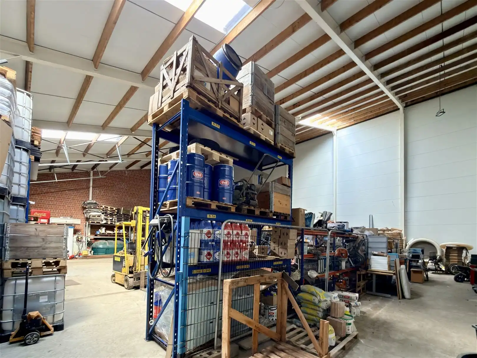 Enorm ruim magazijn met natuurlijke lichtinval! foto 12