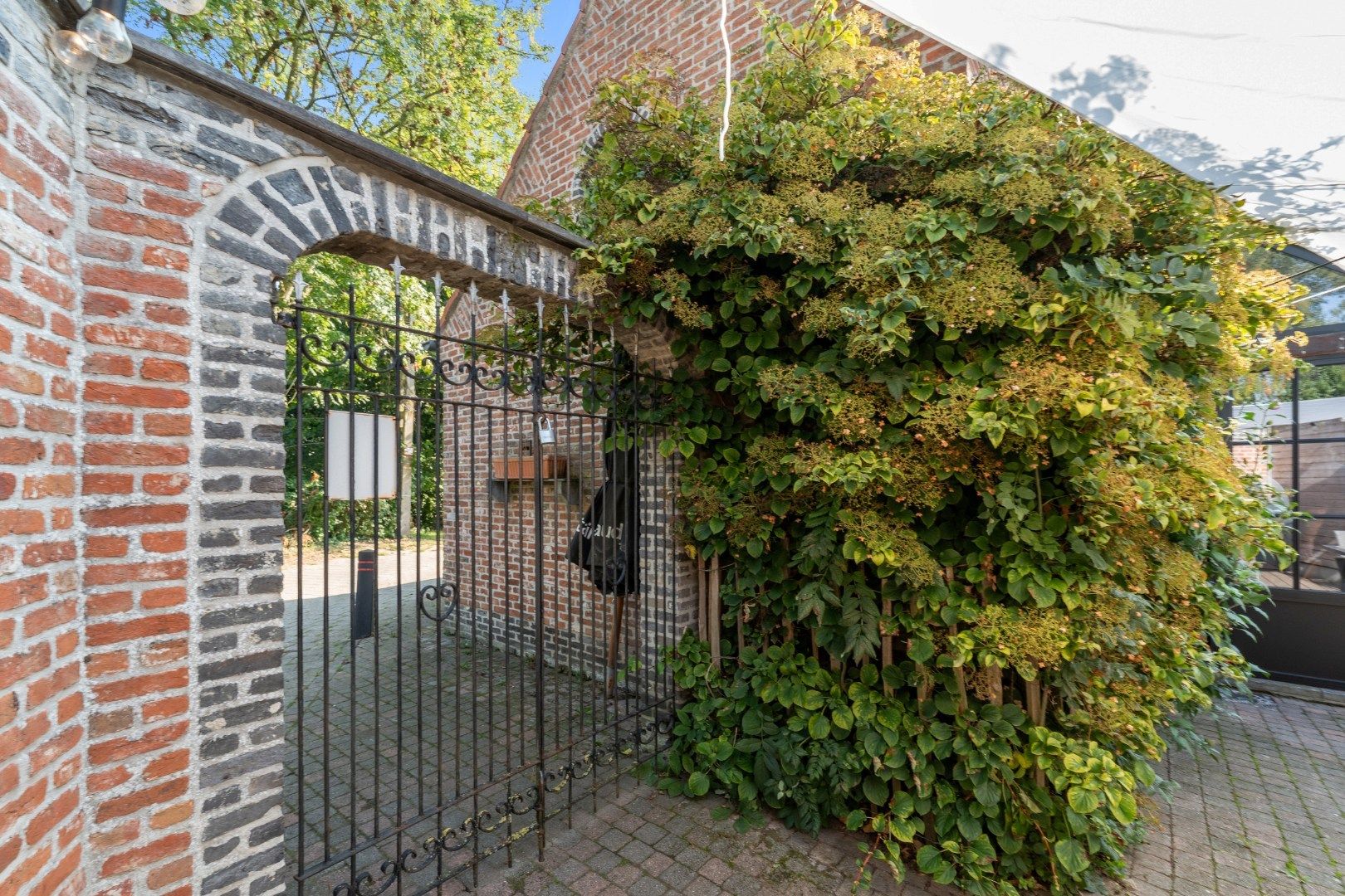 Handelspand met karakter aan het kanaal foto 17