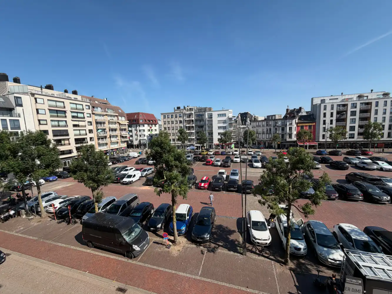 Ruim appartement te huur op de Grote Markt in Blankenberge met twee slaapkamers. Met een terrasje vooraan en achteraan- uw ideale uitvalsbasis aan de Belgische kust! foto 6