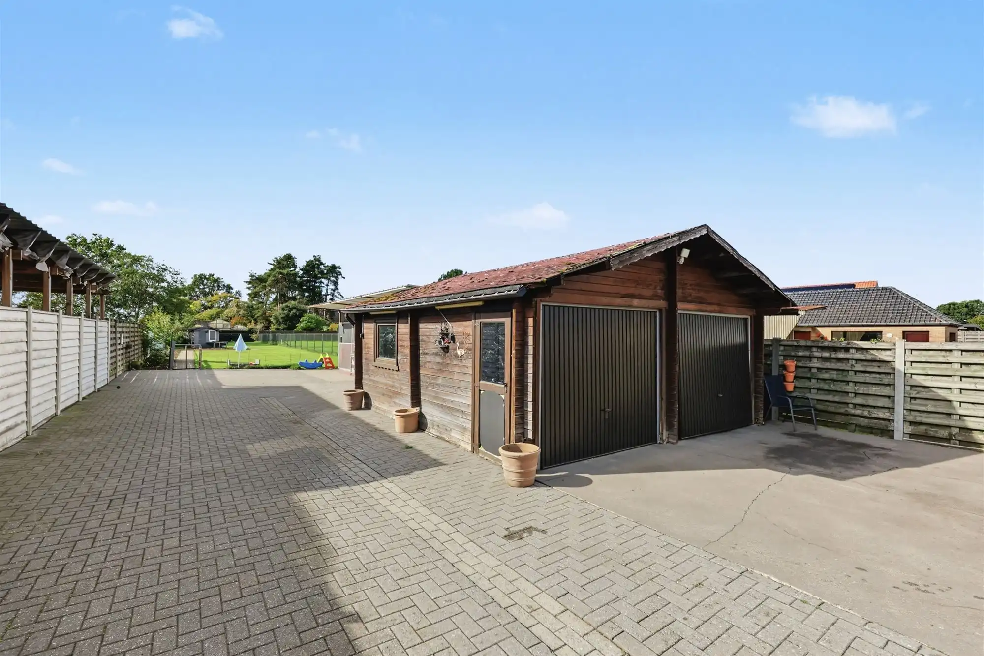 Instapklare woning op ruim perceel met paardenstallen foto 21