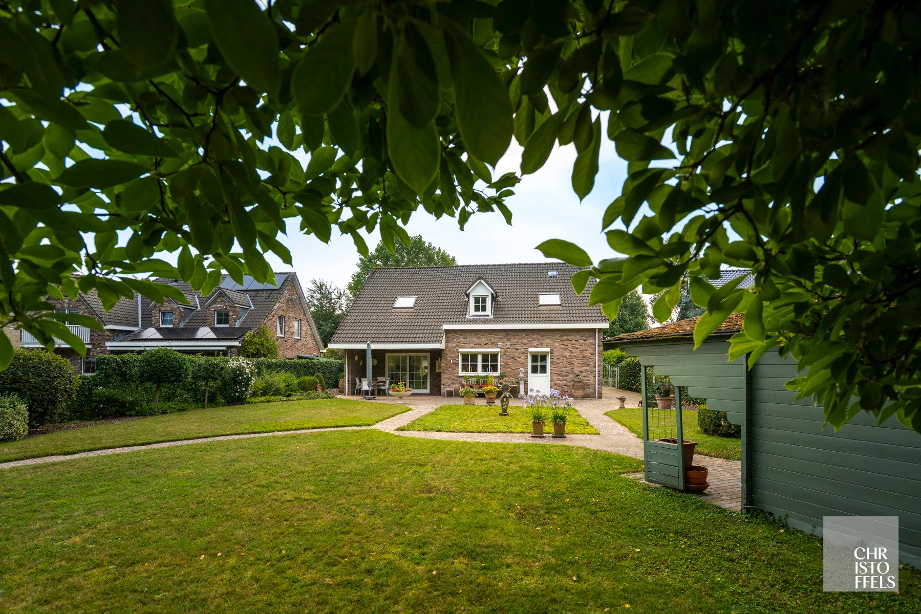 Residentieel gelegen woning (239m²) met 4 slaapkamers in Lanaken! foto 11