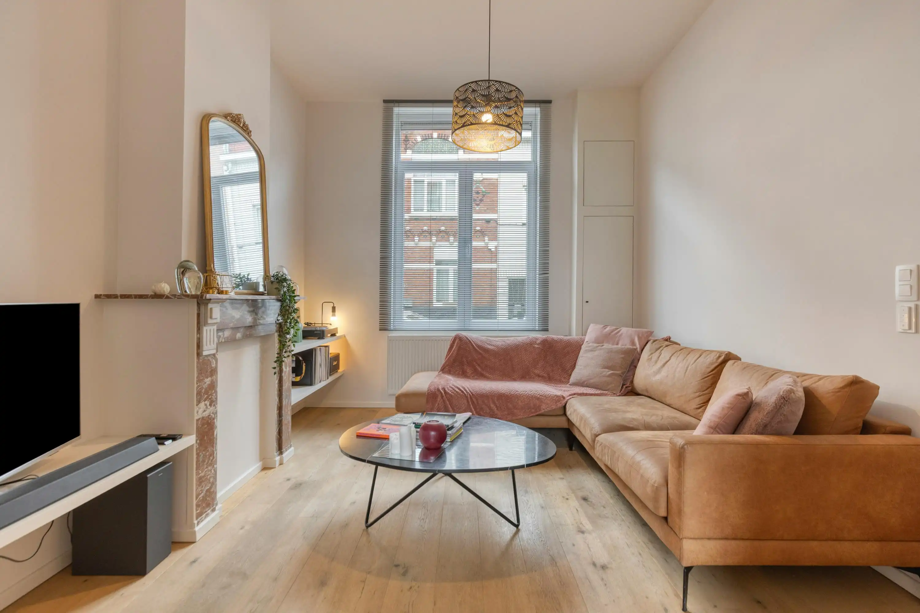 Knappe burgerwoning met 4 slaapkamers te Gent foto 2