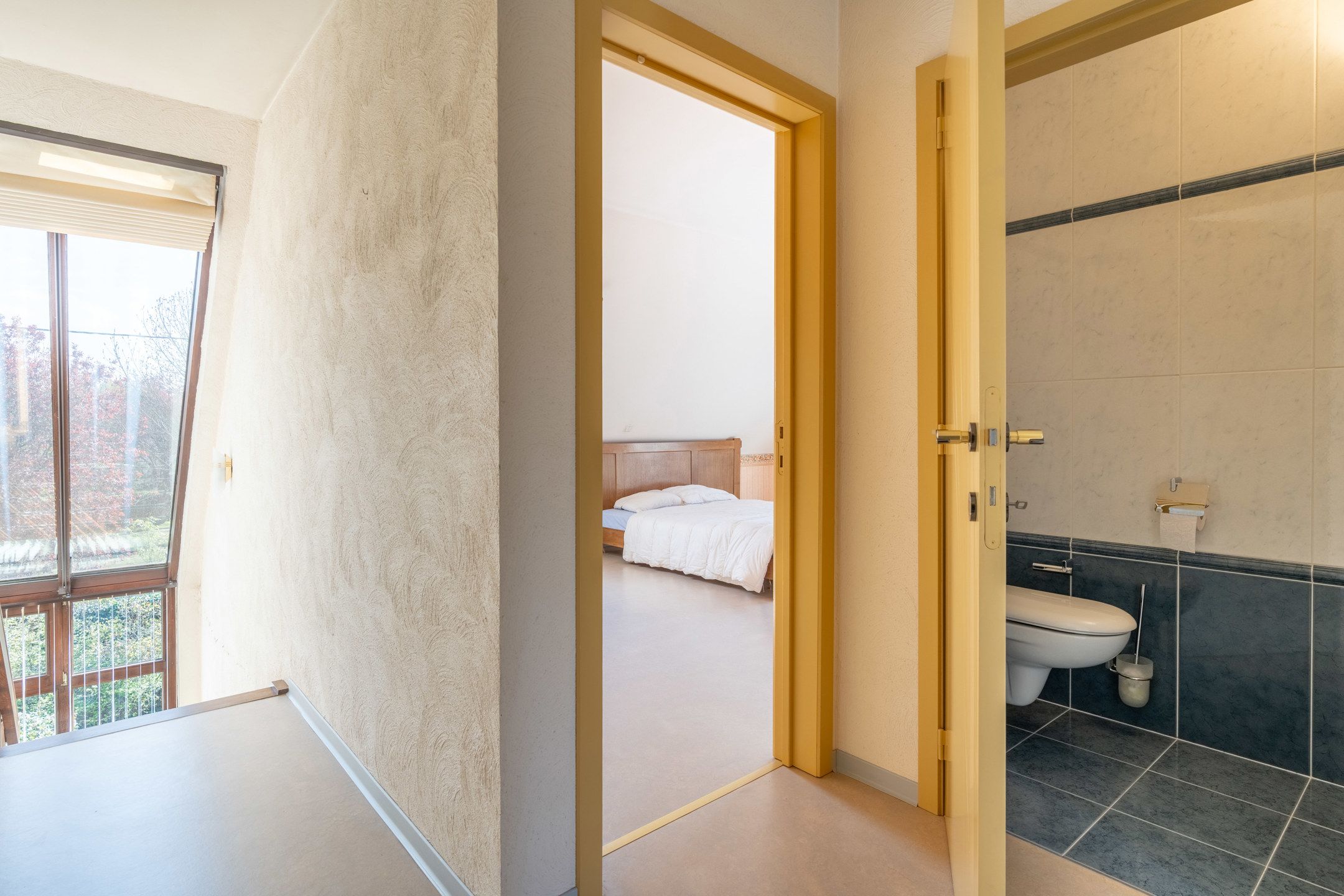 Goed onderhouden villa met 5 slpk's op perceel van 1.060m². foto 23