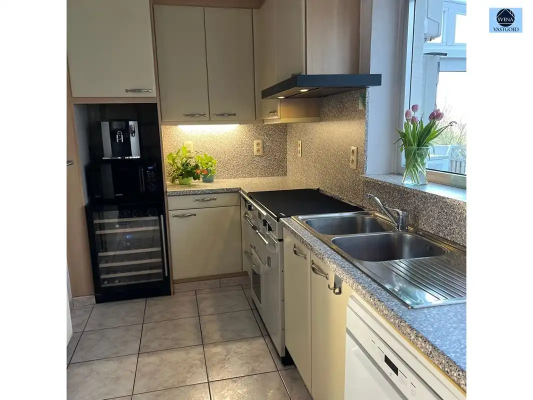 ZEER GOED GELEGEN, MOOIE WONING MET GARAGE foto 6