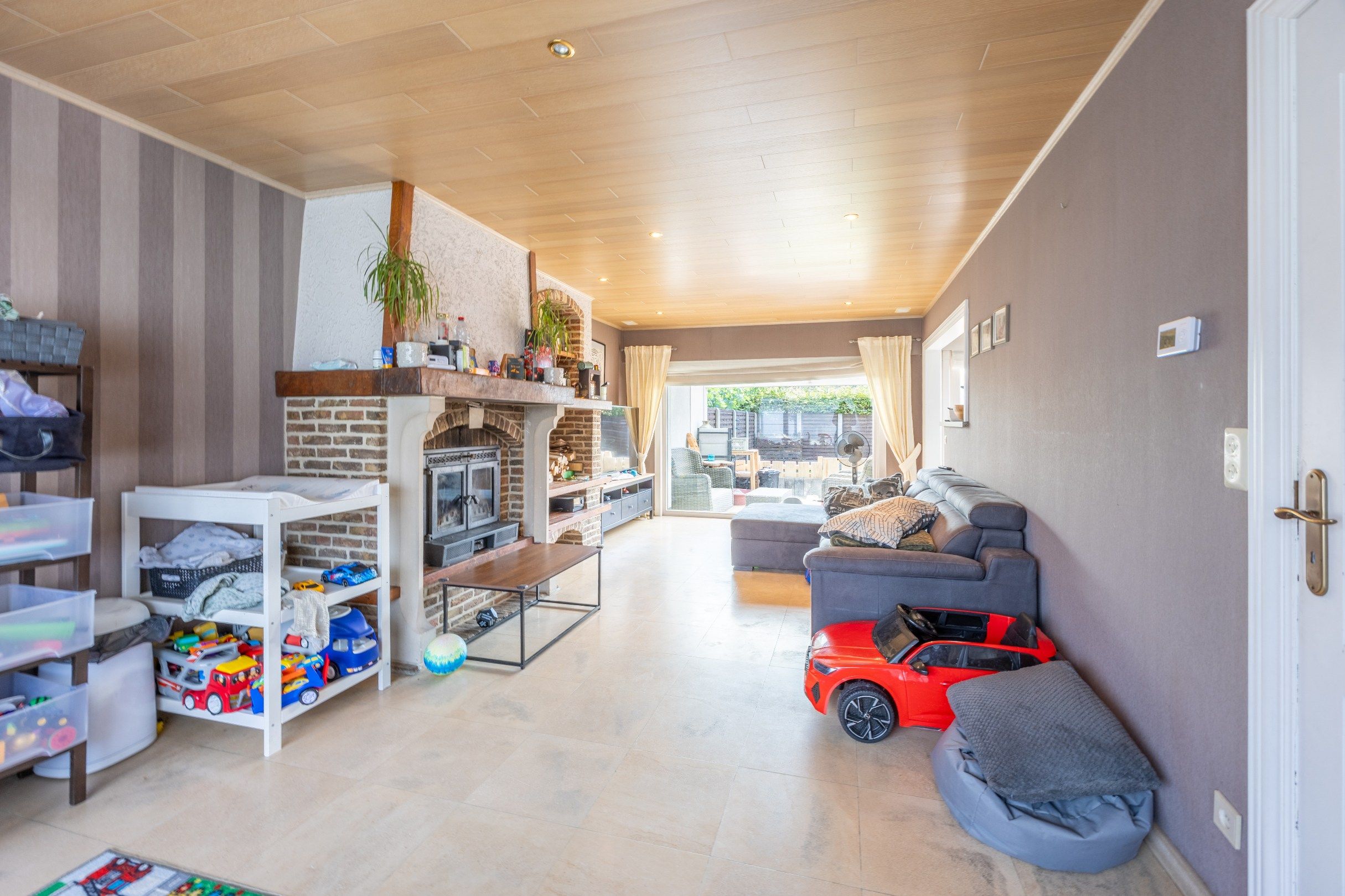 KLOEKE HALFOPEN WONING MET TUIN EN GARAGE  foto 8