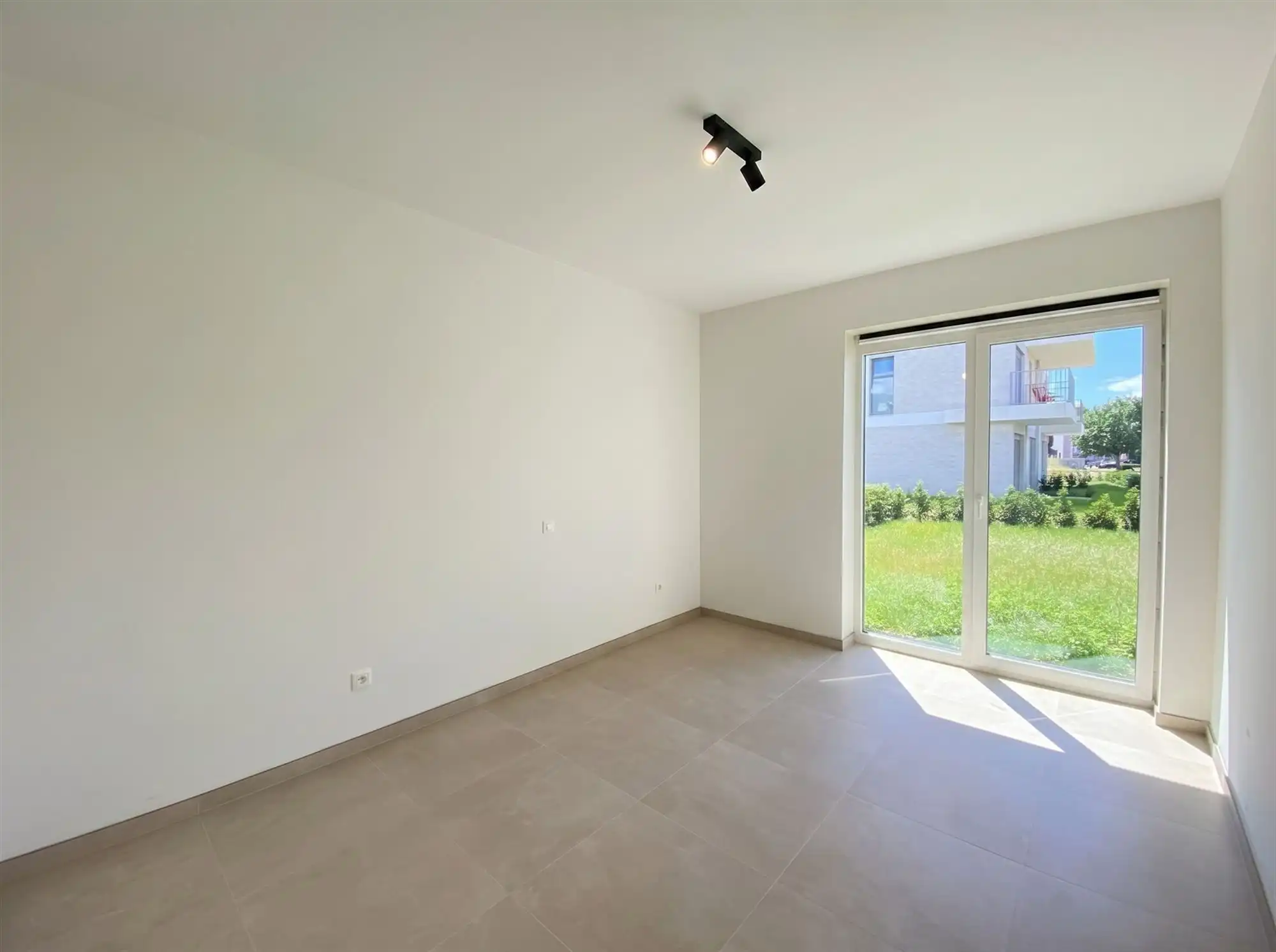Gelijkvloers nieuwbouwappartement met garage en berging foto 15