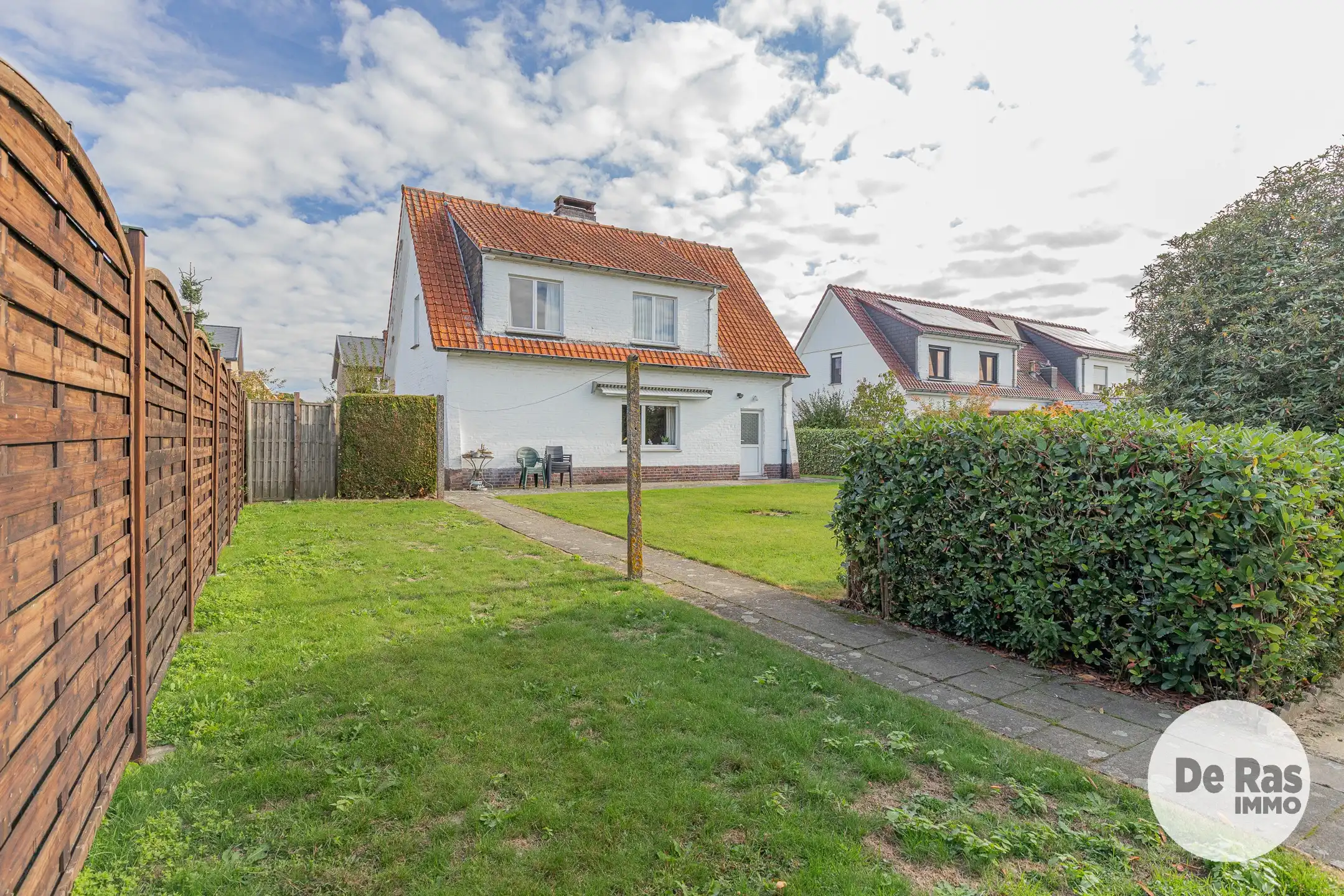 SCHELLEBELLE- Te renoveren woning in een rustige verkaveling foto 4