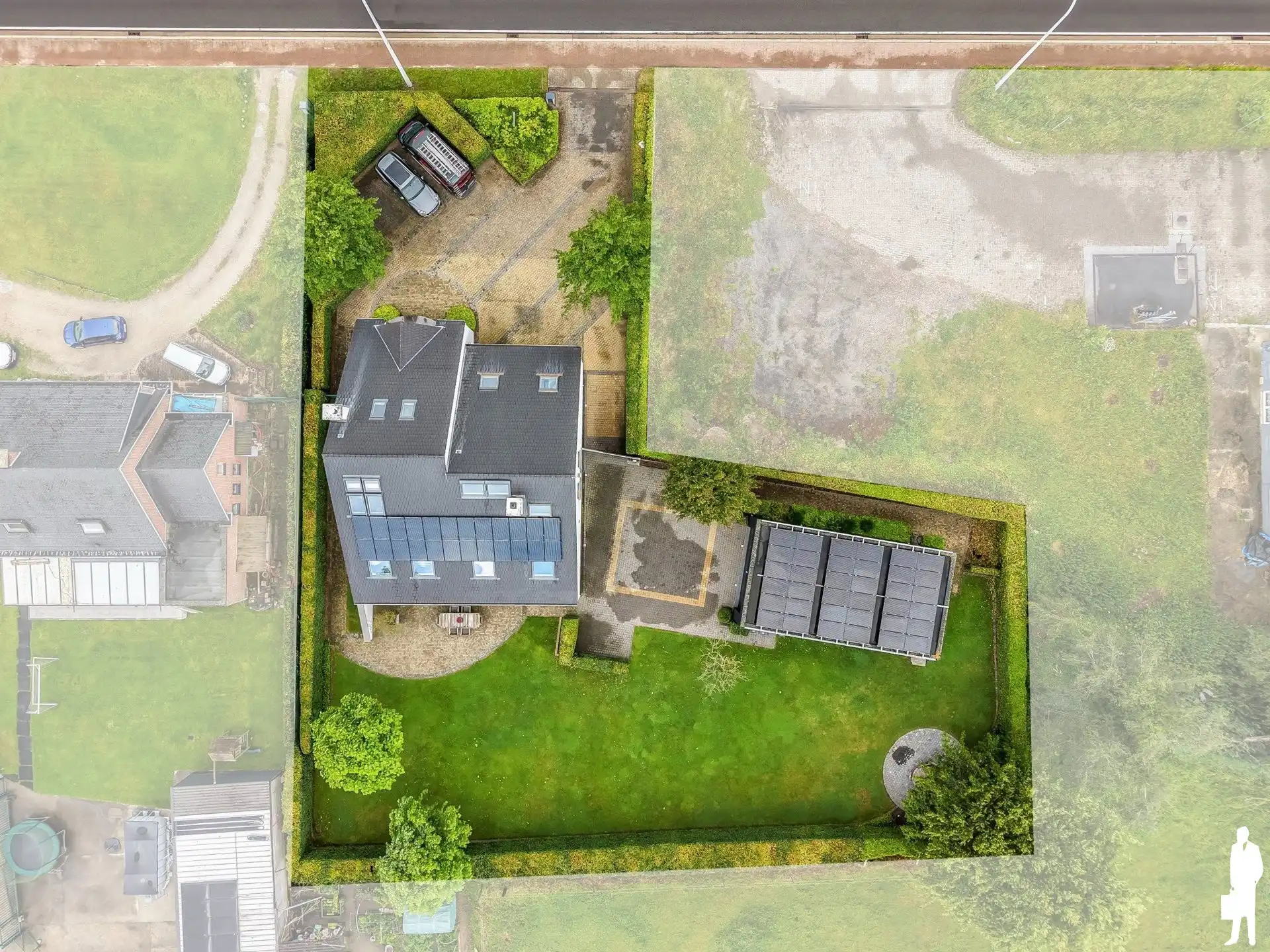 Prachtige woning met 5 slaapkamers, 2 badkamers en bijgebouw foto 30