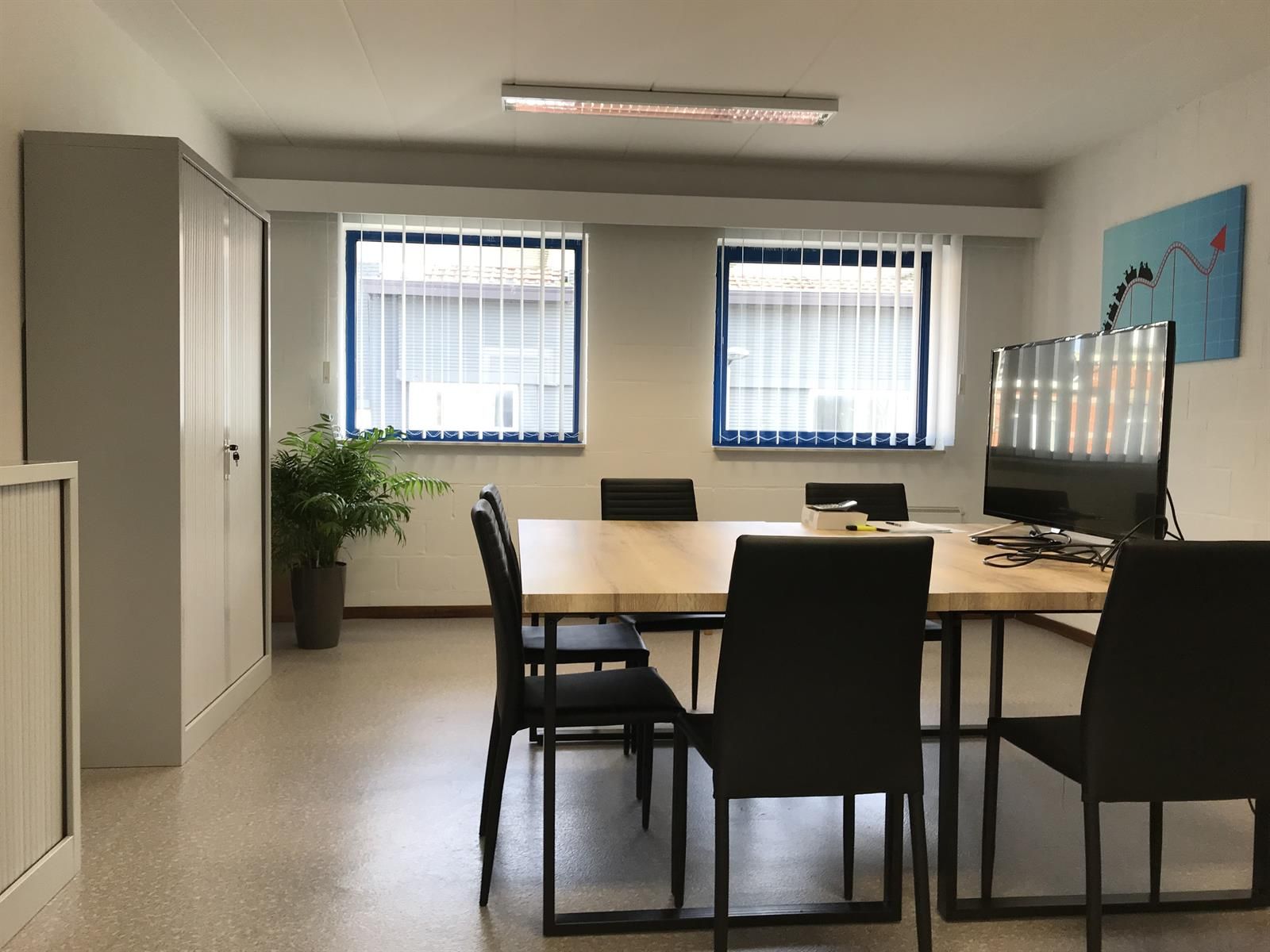 30m² opslag + 25m² kantoor foto 3